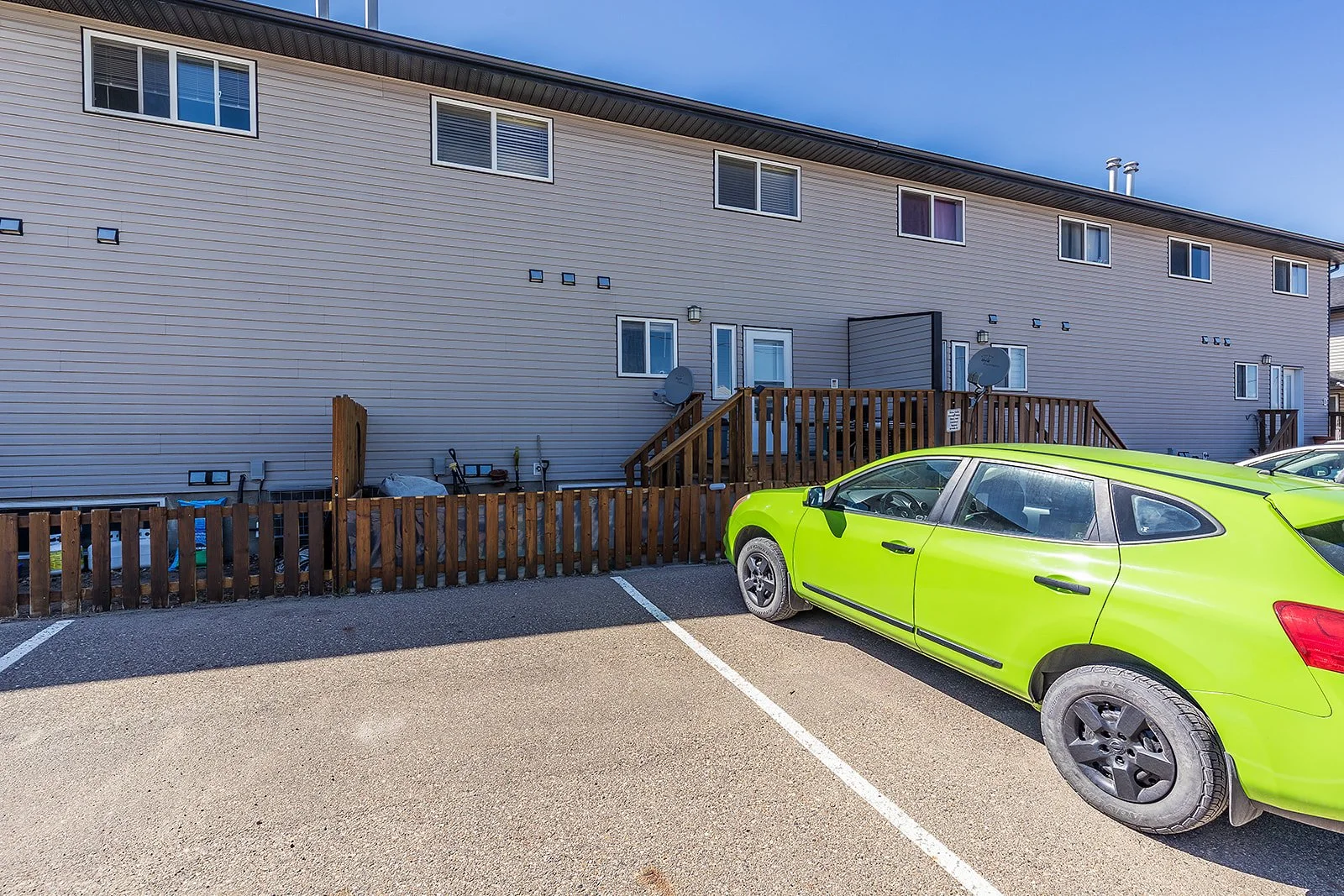 2 128 3 St NE-49.jpg