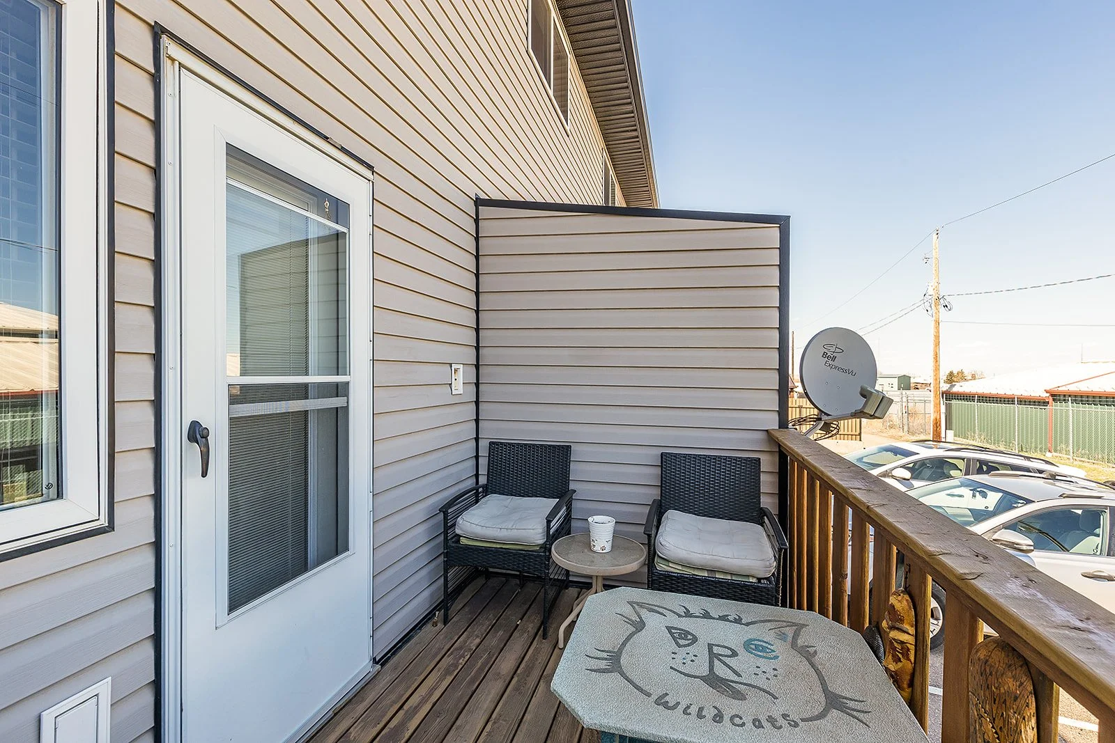 2 128 3 St NE-44.jpg