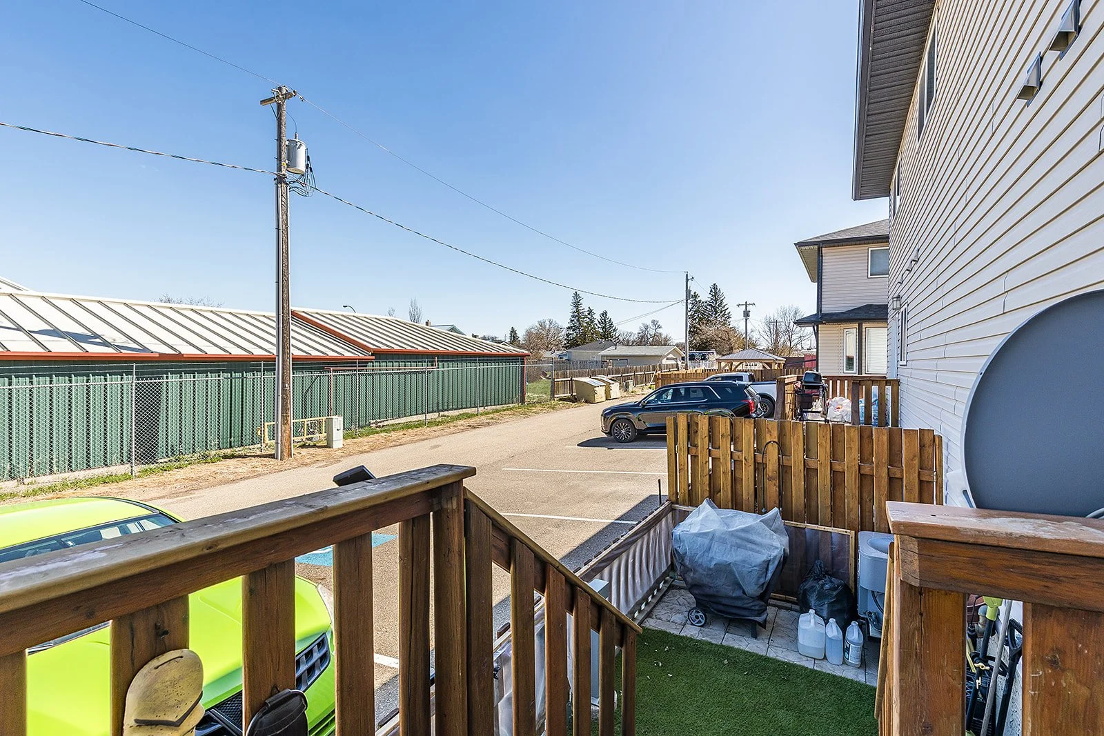 2 128 3 St NE-45.jpg