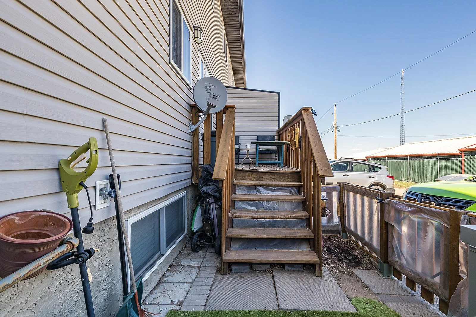 2 128 3 St NE-47.jpg