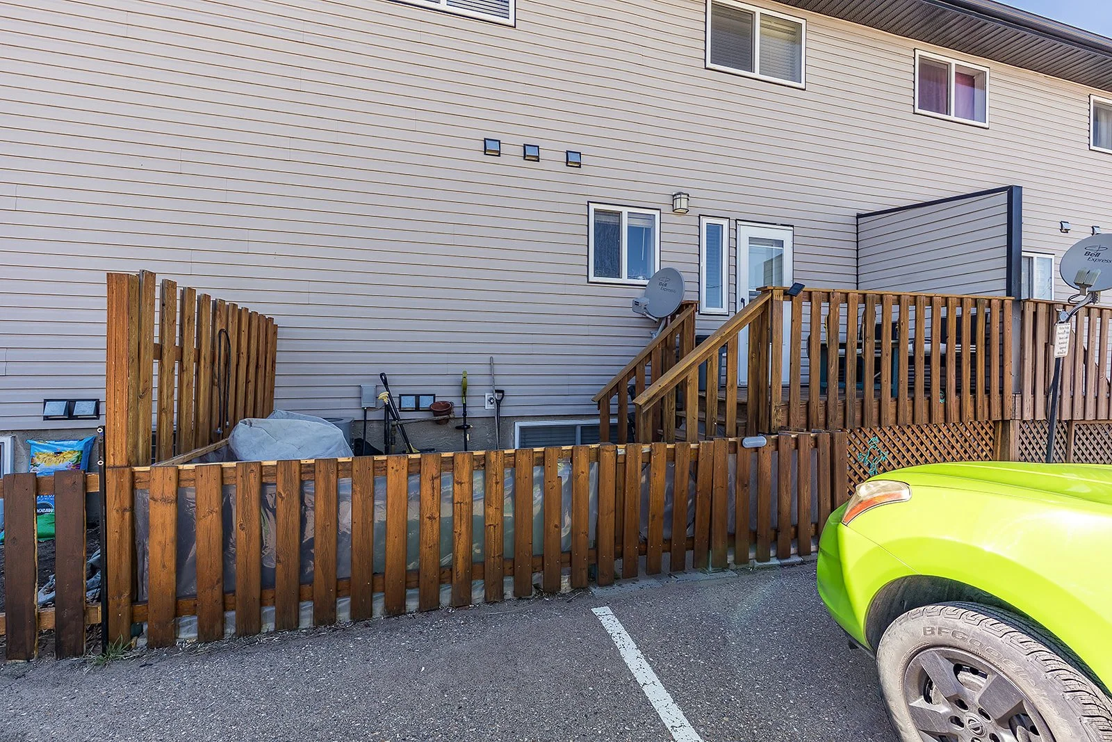 2 128 3 St NE-48.jpg