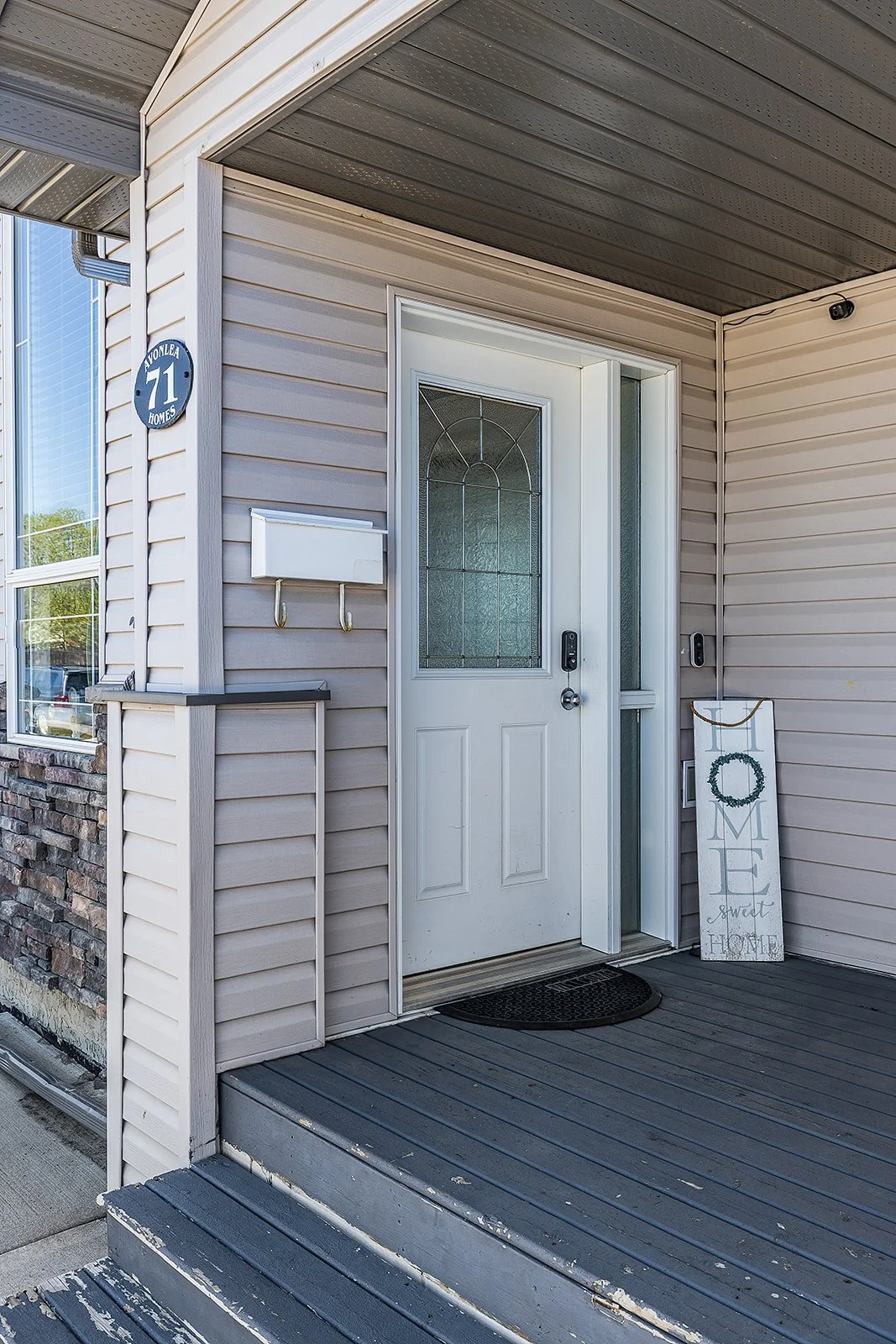 71 Sunset Cres SW-1.jpg