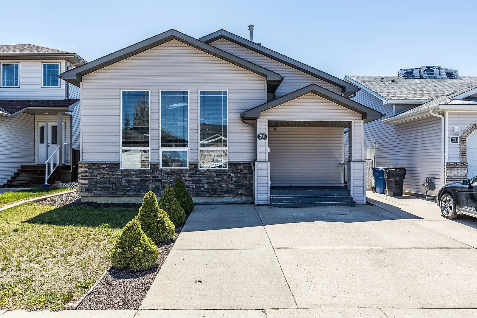 71 Sunset Cres SW-2.jpg