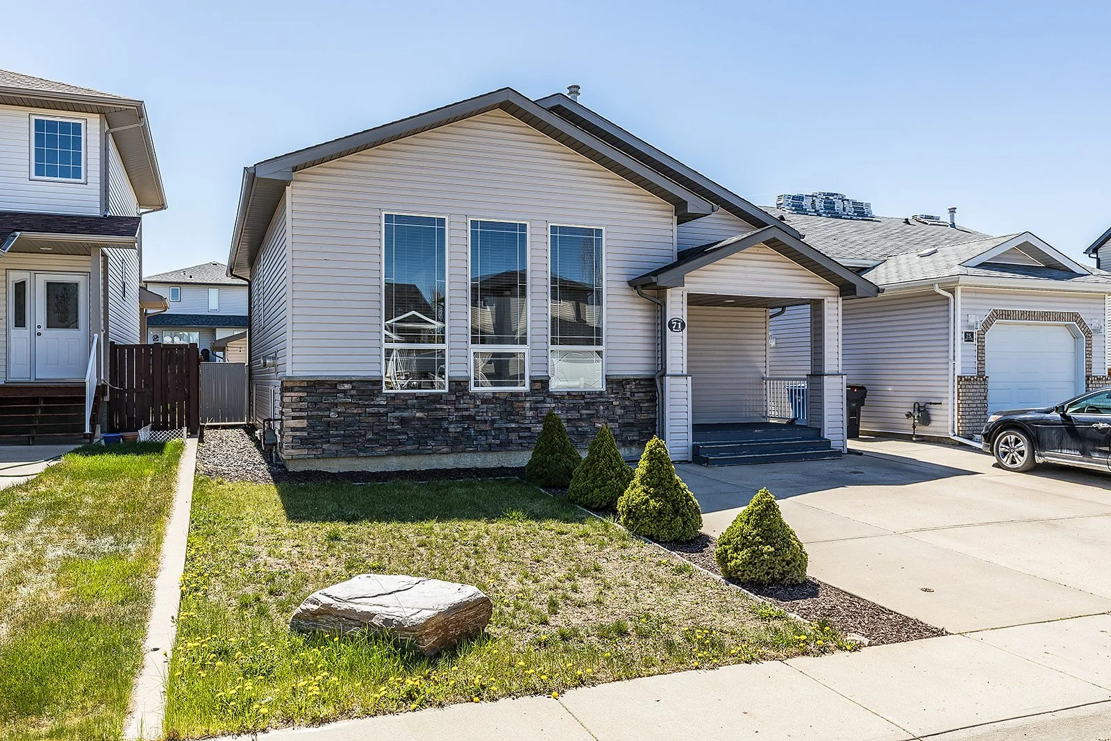 71 Sunset Cres SW-3.jpg