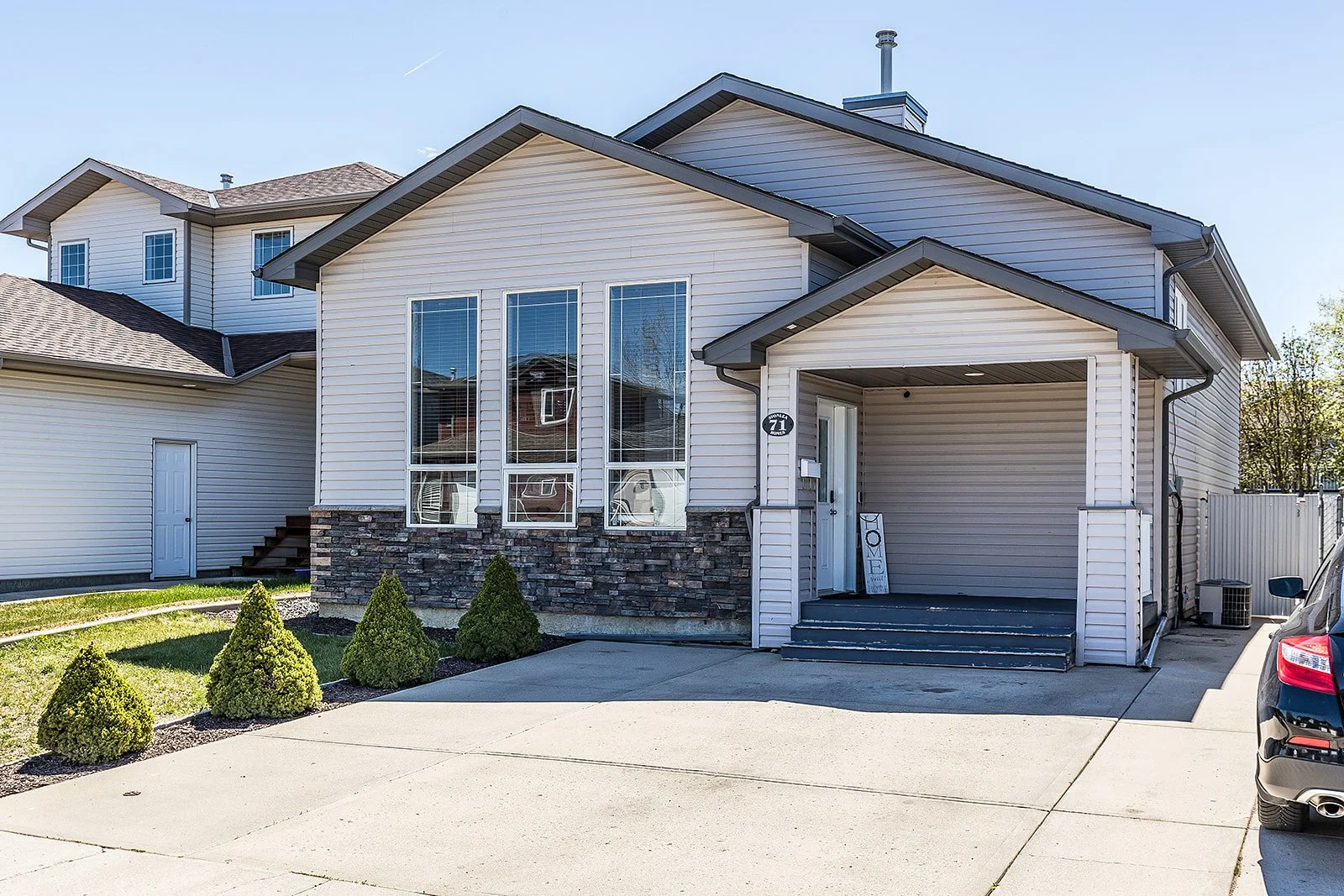 71 Sunset Cres SW-4.jpg