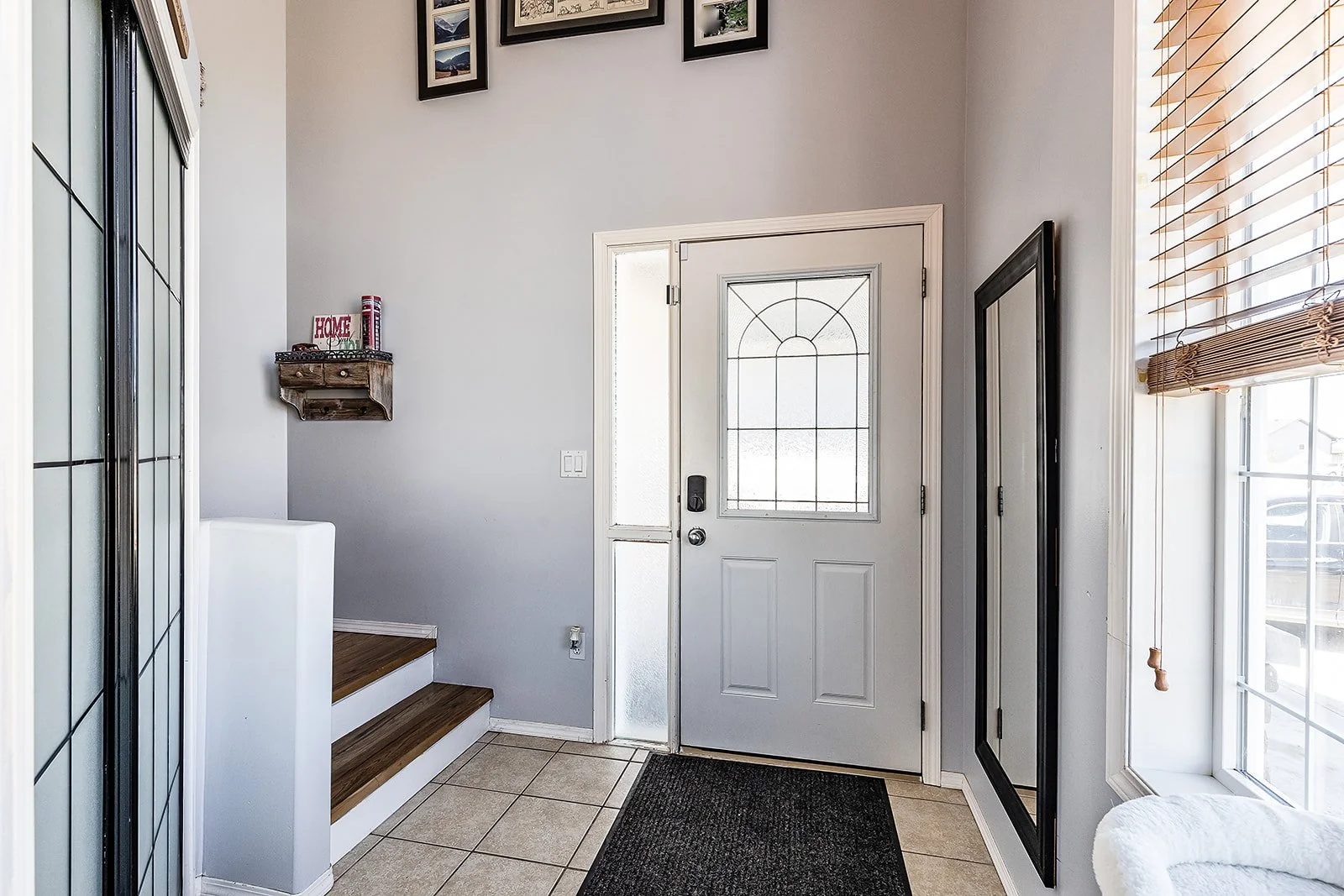 71 Sunset Cres SW-6.jpg