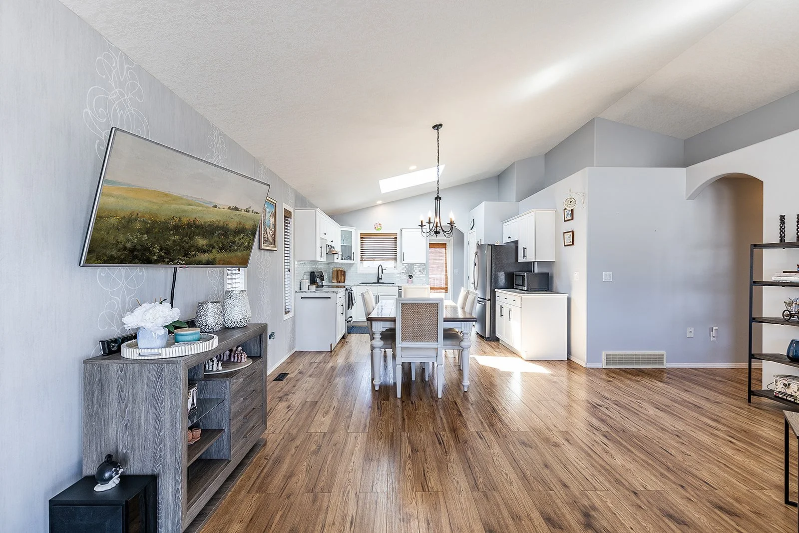 71 Sunset Cres SW-9.jpg