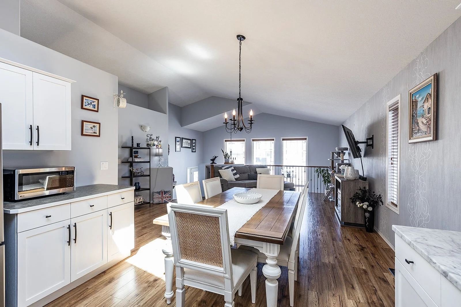 71 Sunset Cres SW-12.jpg