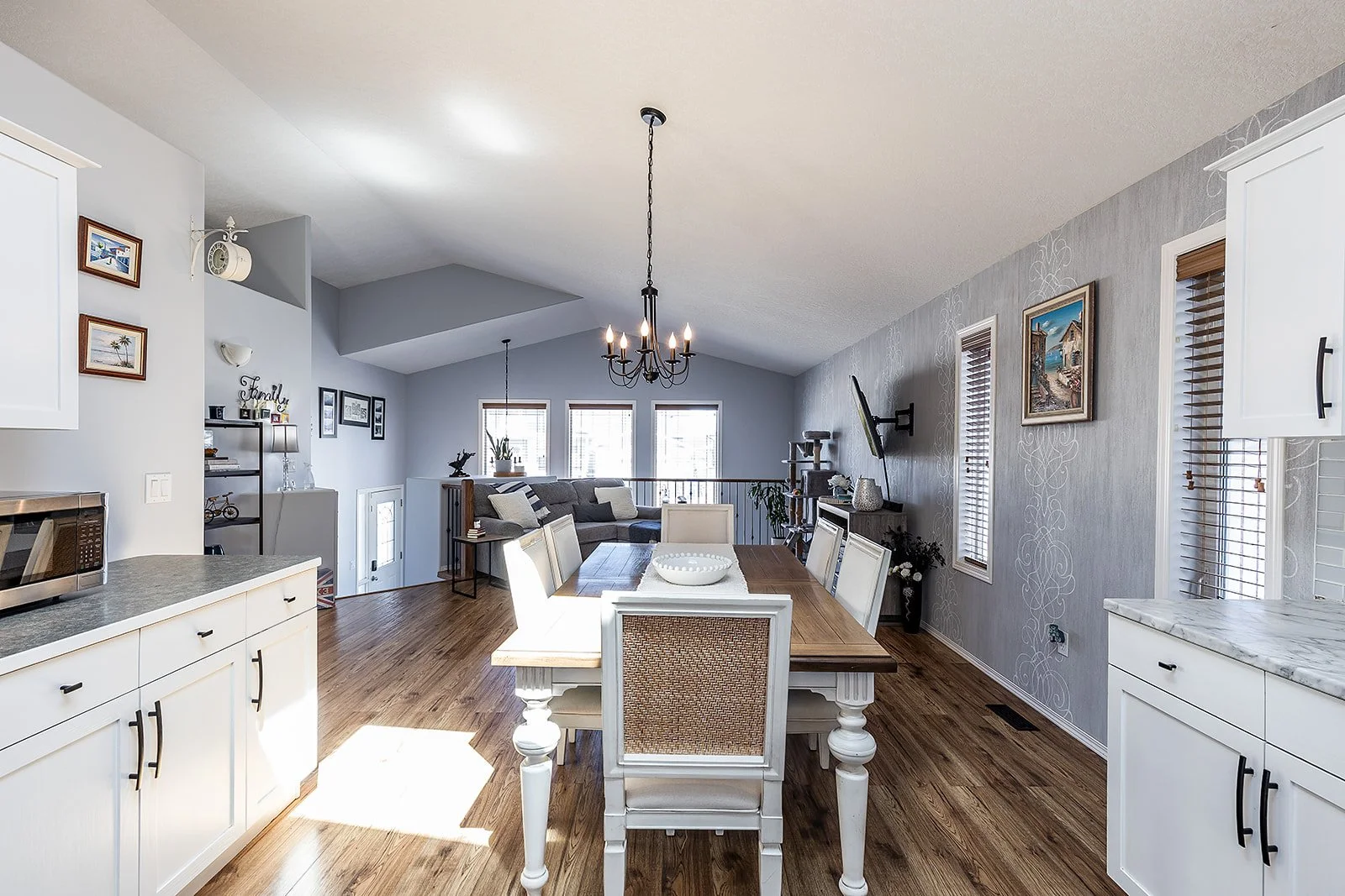 71 Sunset Cres SW-13.jpg