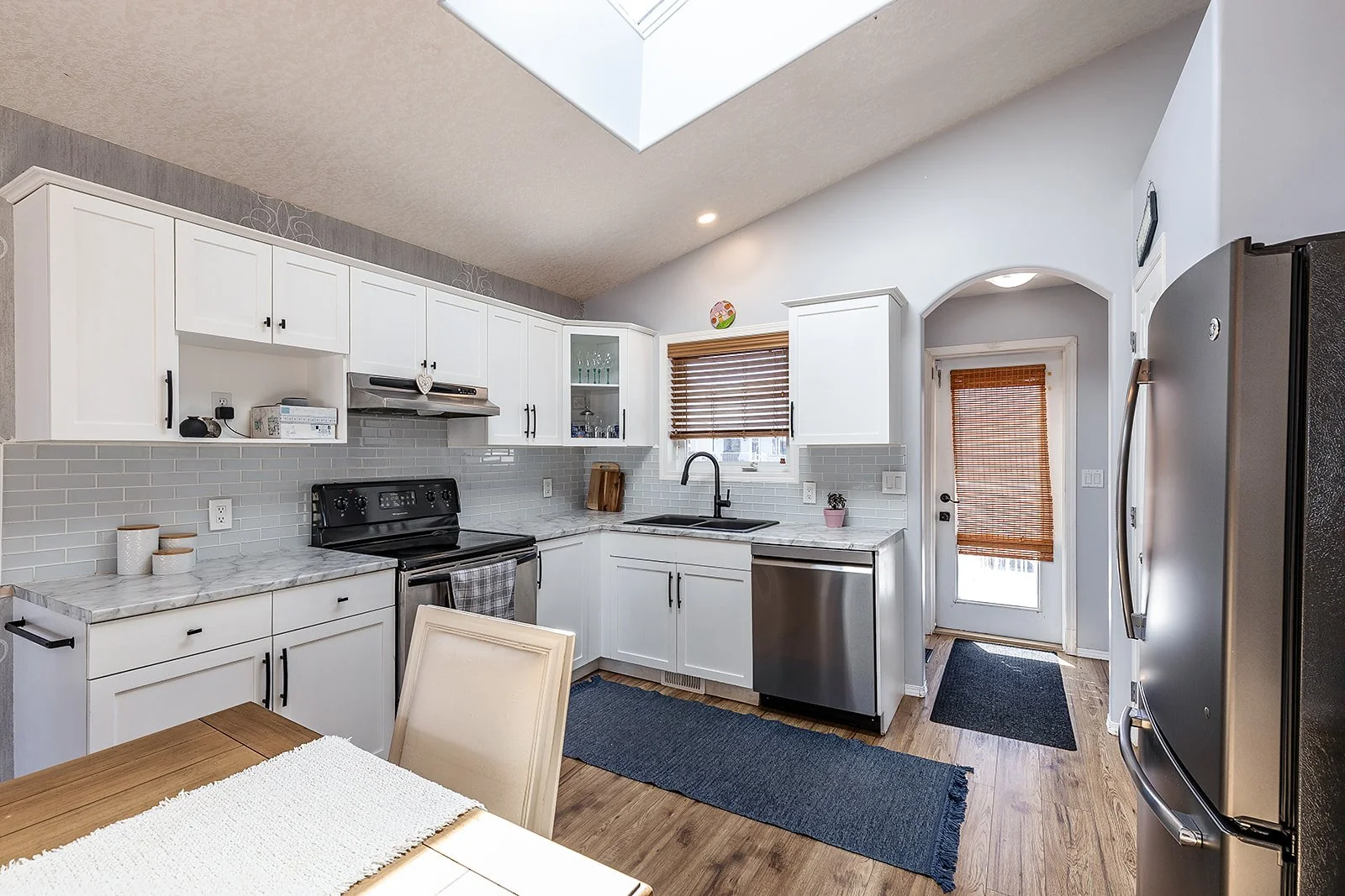 71 Sunset Cres SW-14.jpg