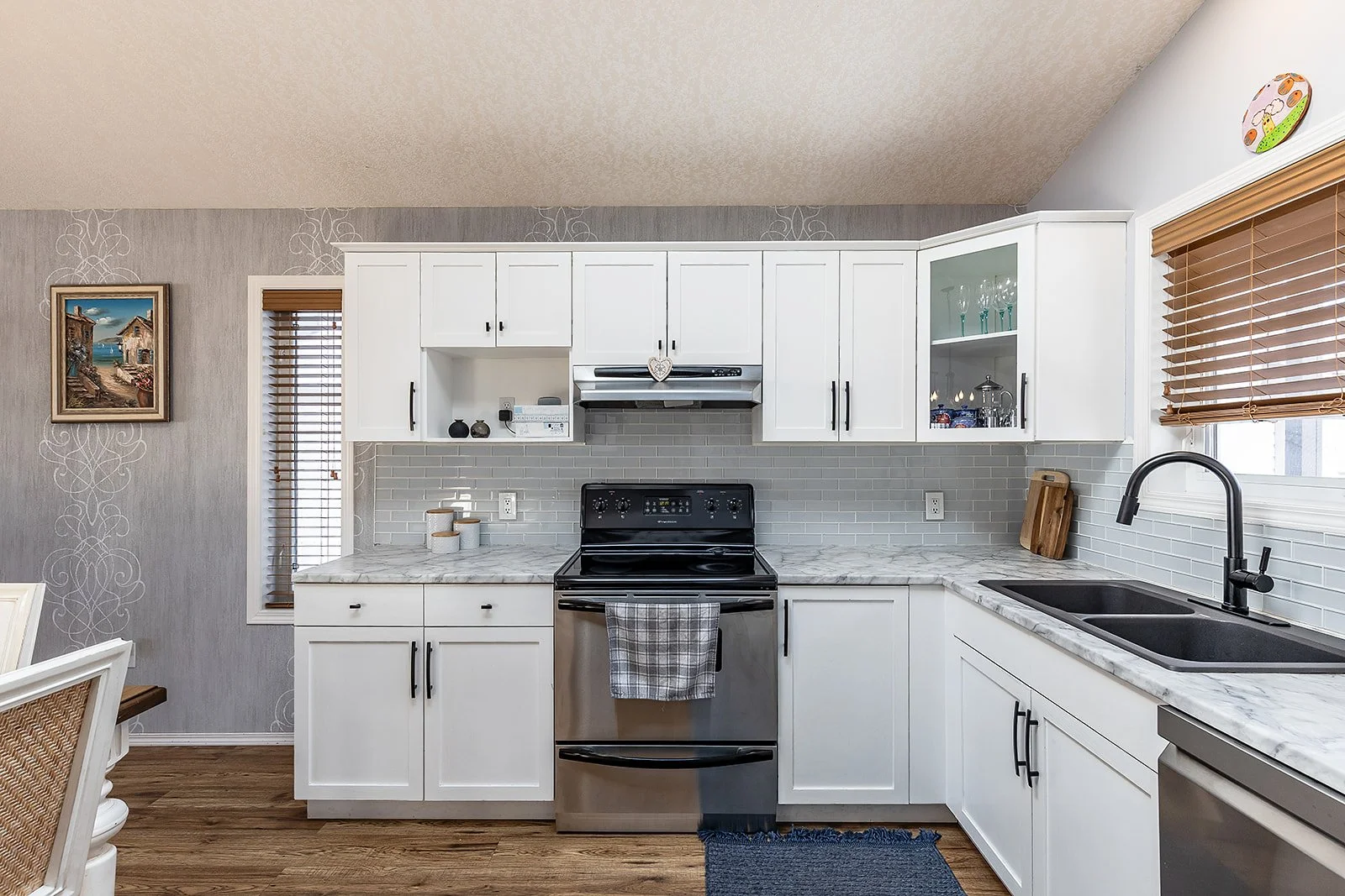 71 Sunset Cres SW-16.jpg