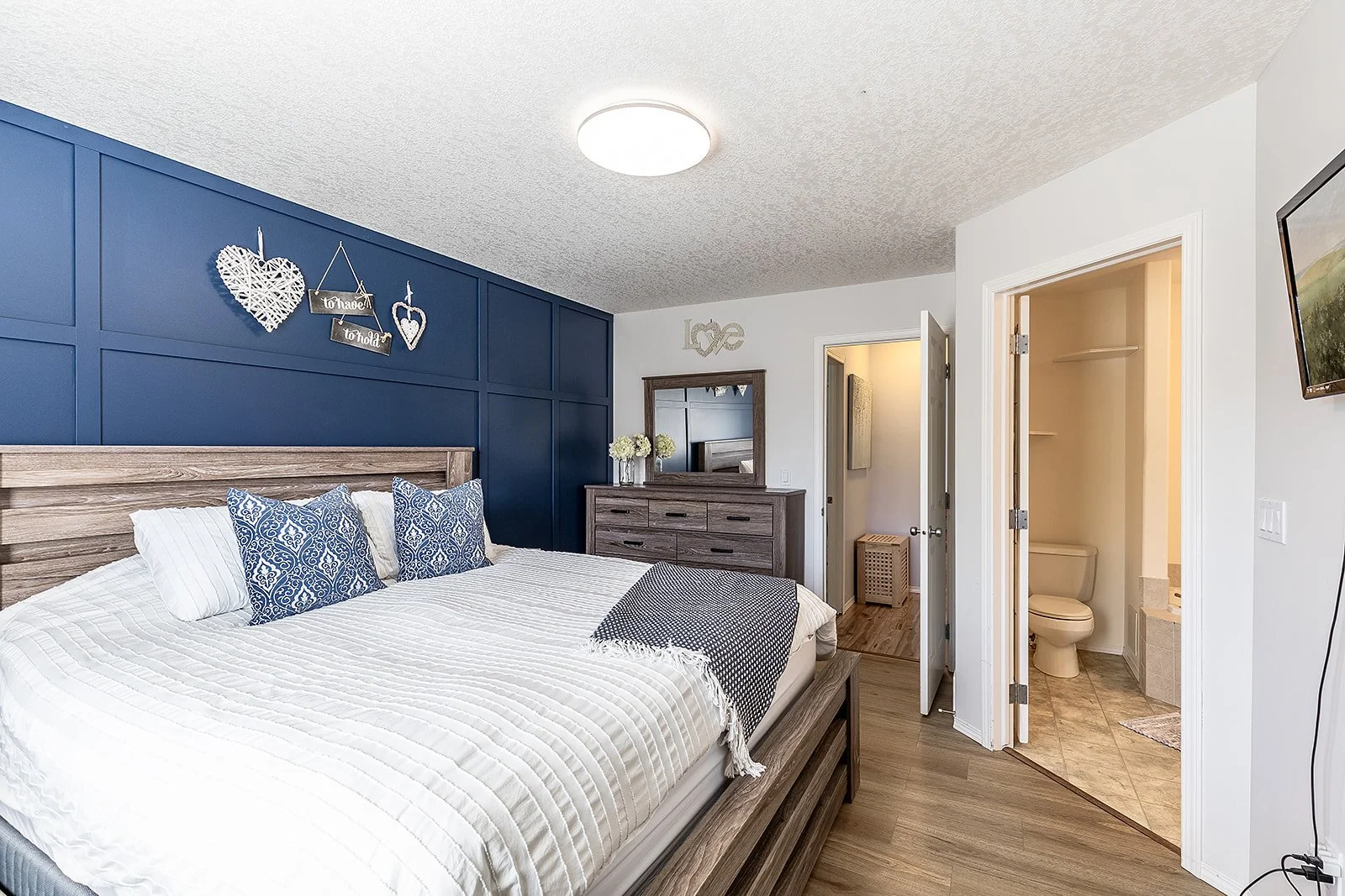 71 Sunset Cres SW-24.jpg
