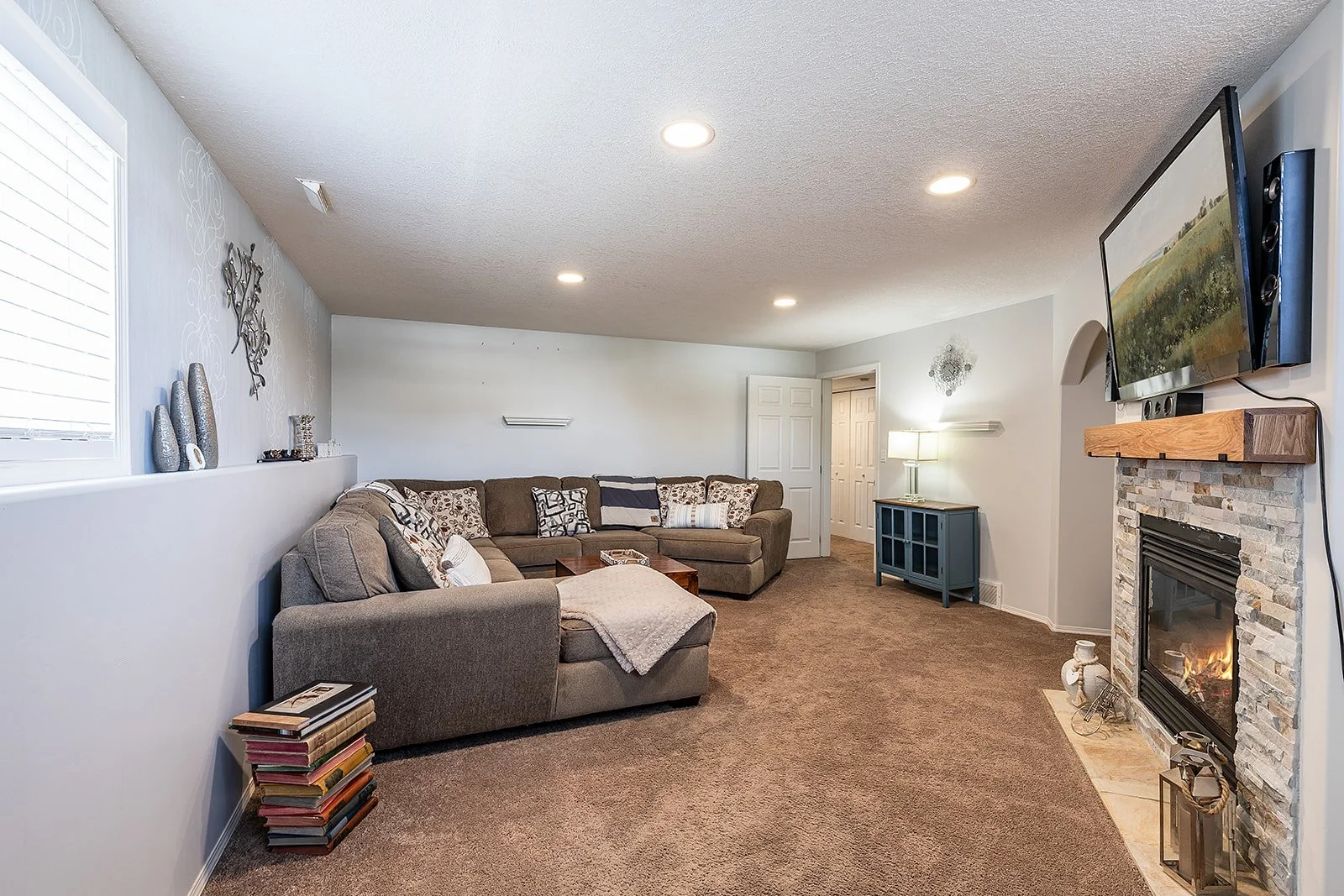 71 Sunset Cres SW-31.jpg