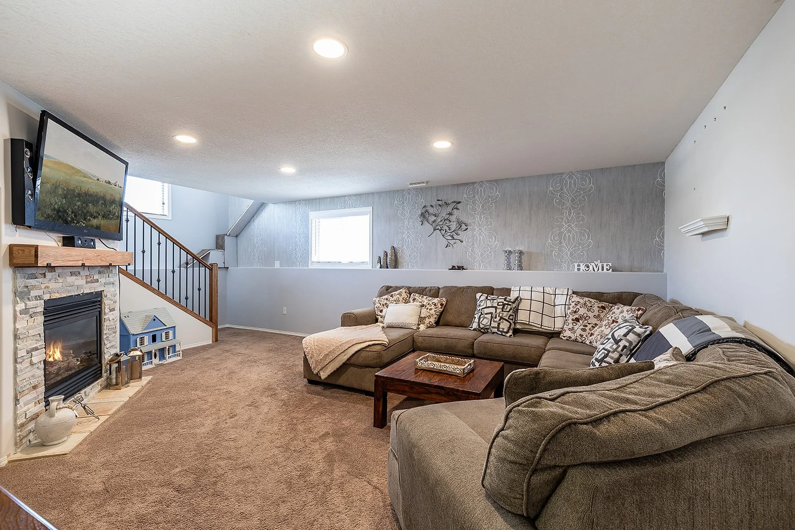 71 Sunset Cres SW-32.jpg