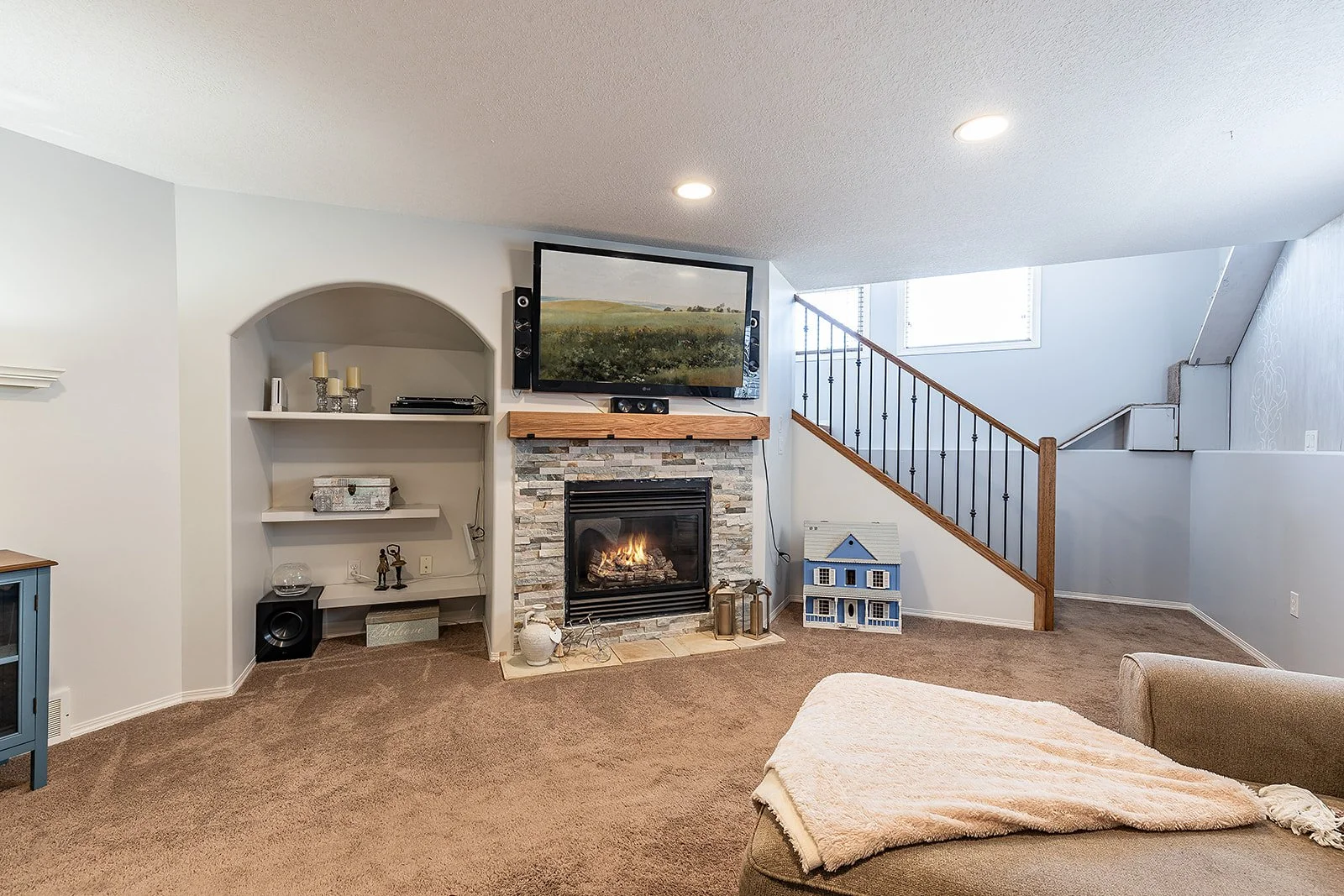 71 Sunset Cres SW-33.jpg