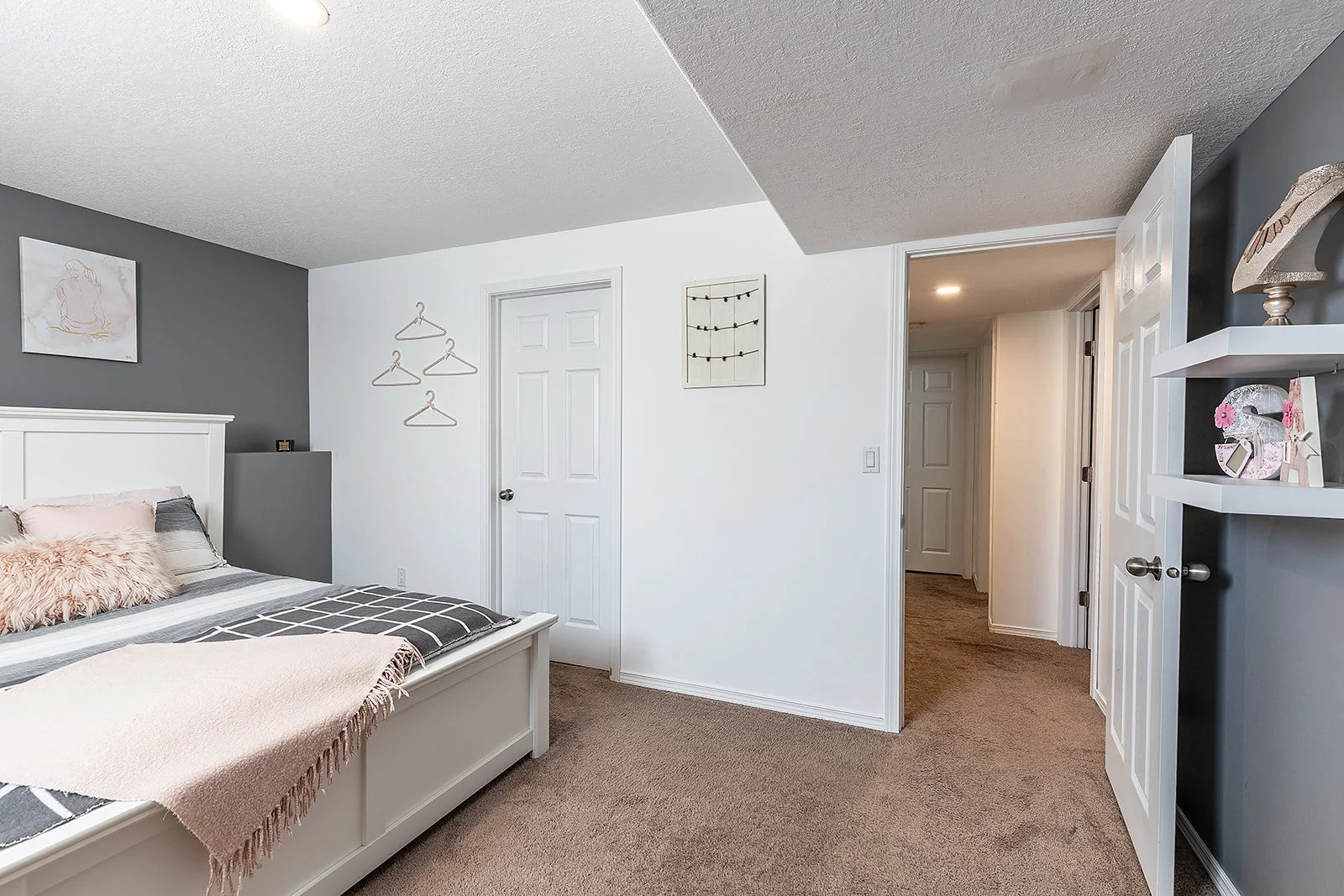 71 Sunset Cres SW-43.jpg