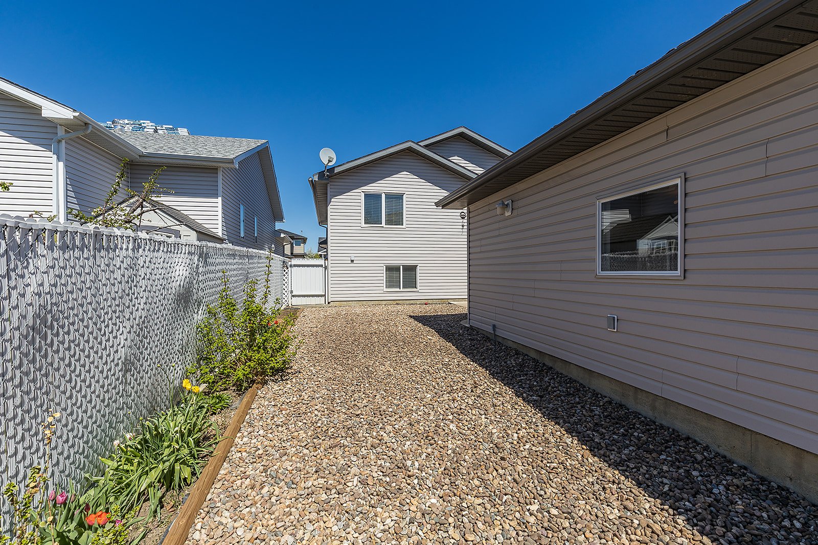 71 Sunset Cres SW-52.jpg