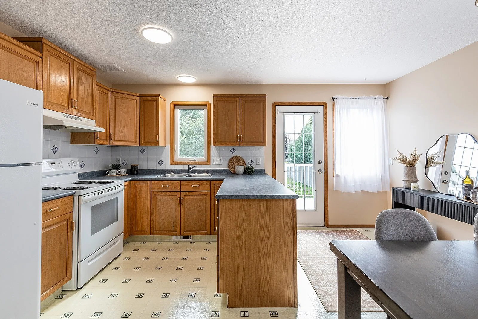 367 Woodman Ave SE-17.jpg