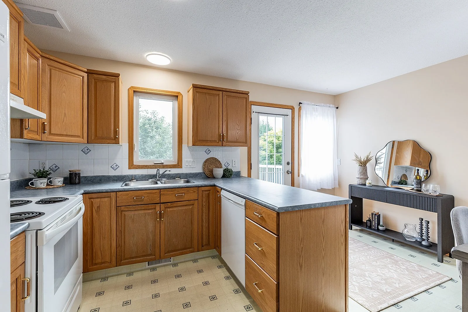 367 Woodman Ave SE-20.jpg