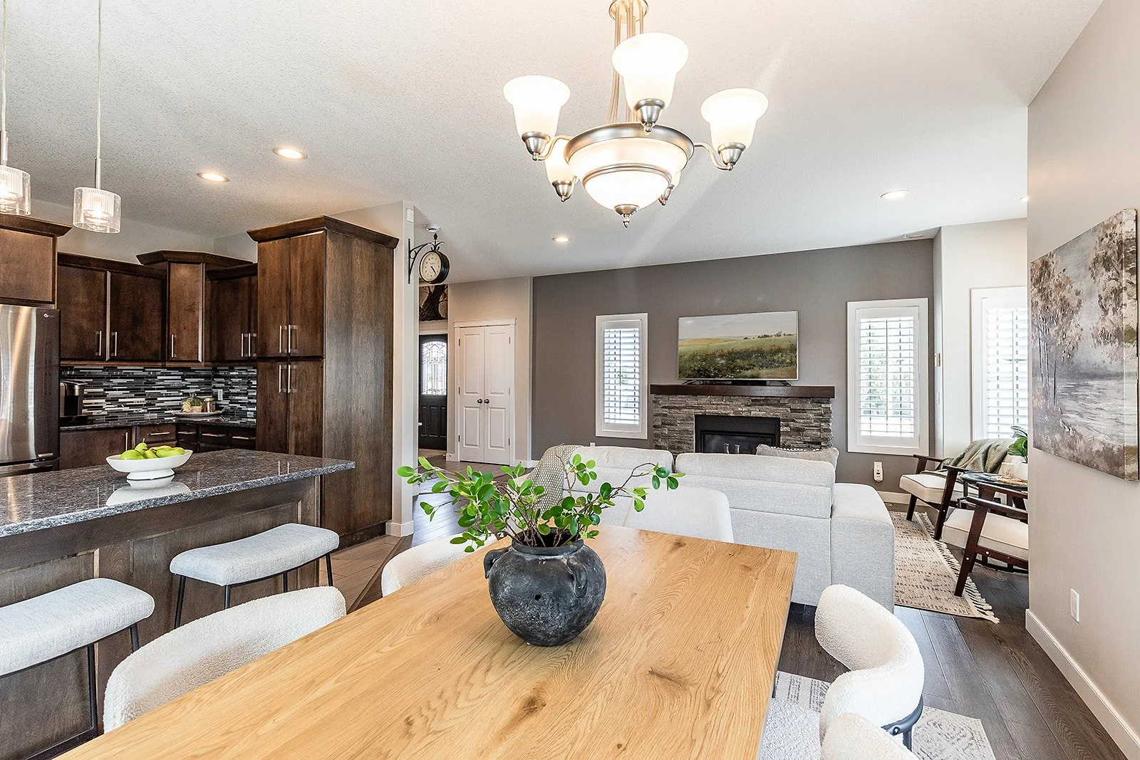 213 Somerside Rd SE-24.jpg