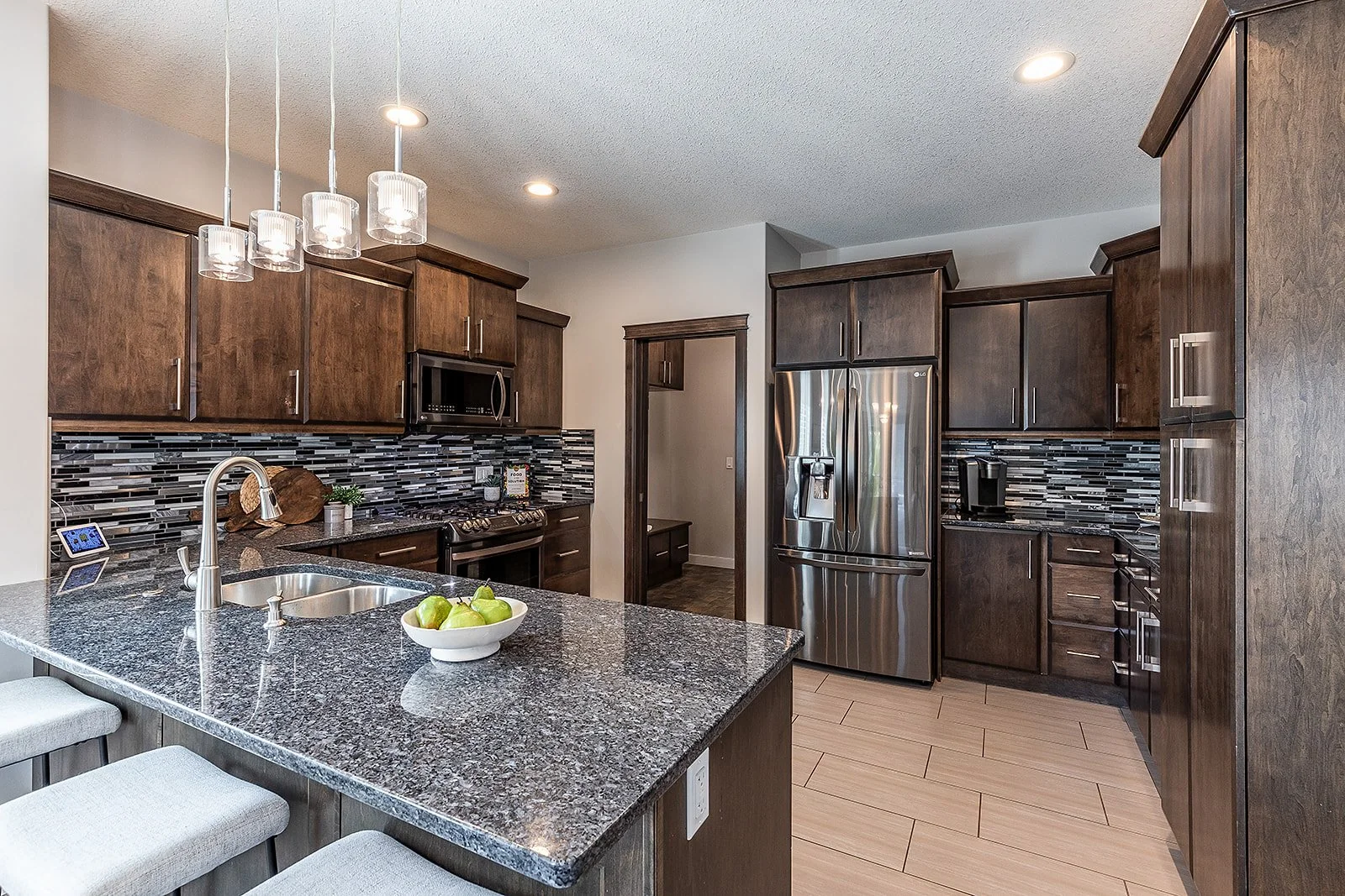213 Somerside Rd SE-28.jpg