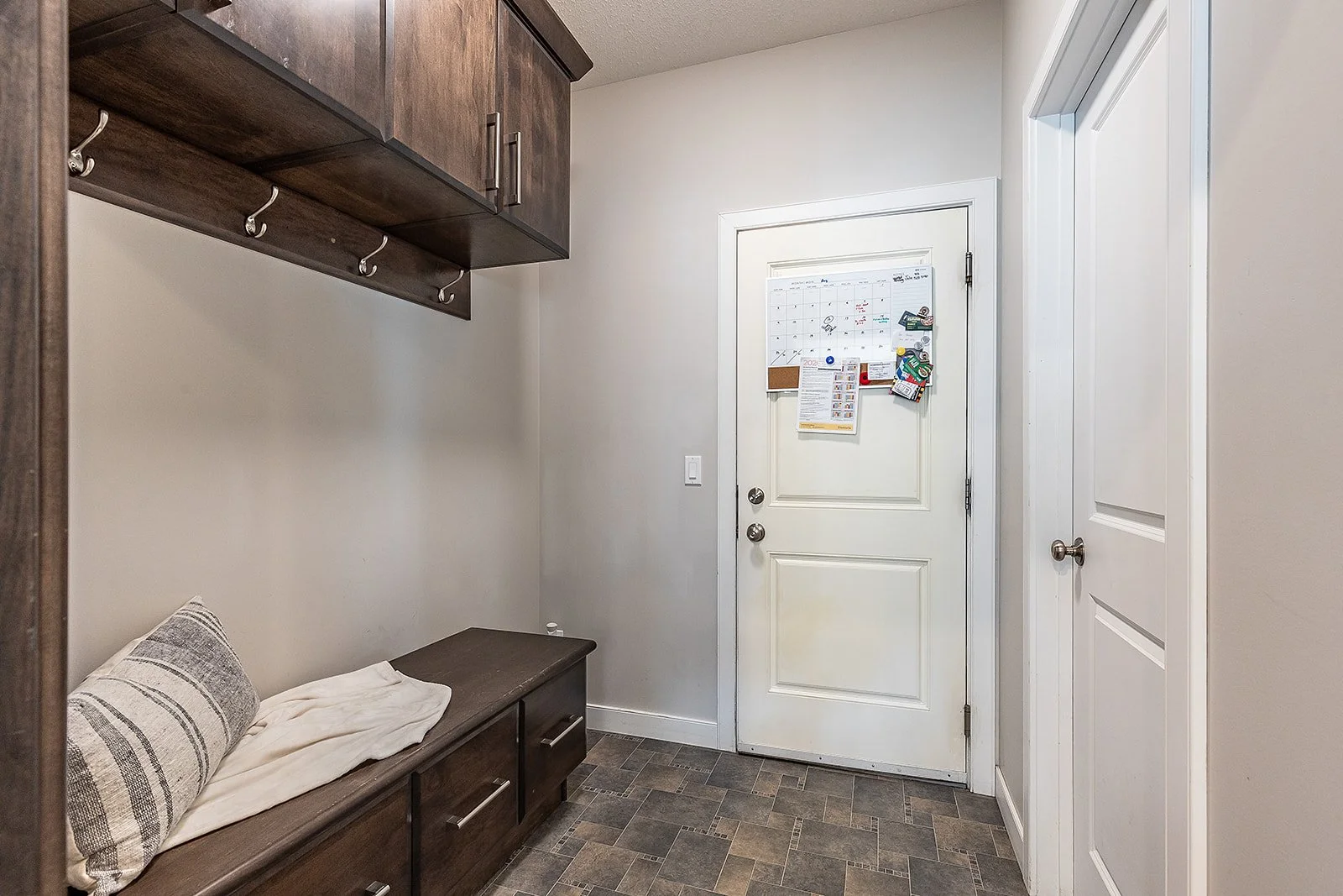 213 Somerside Rd SE-35.jpg