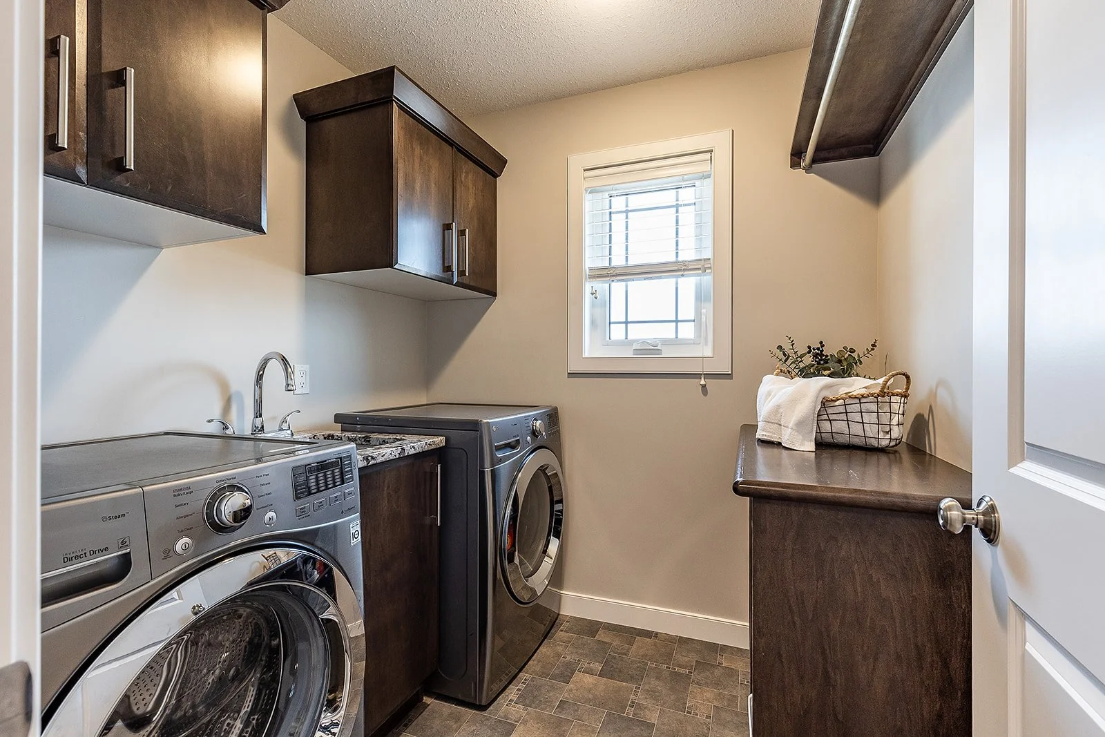 213 Somerside Rd SE-39.jpg