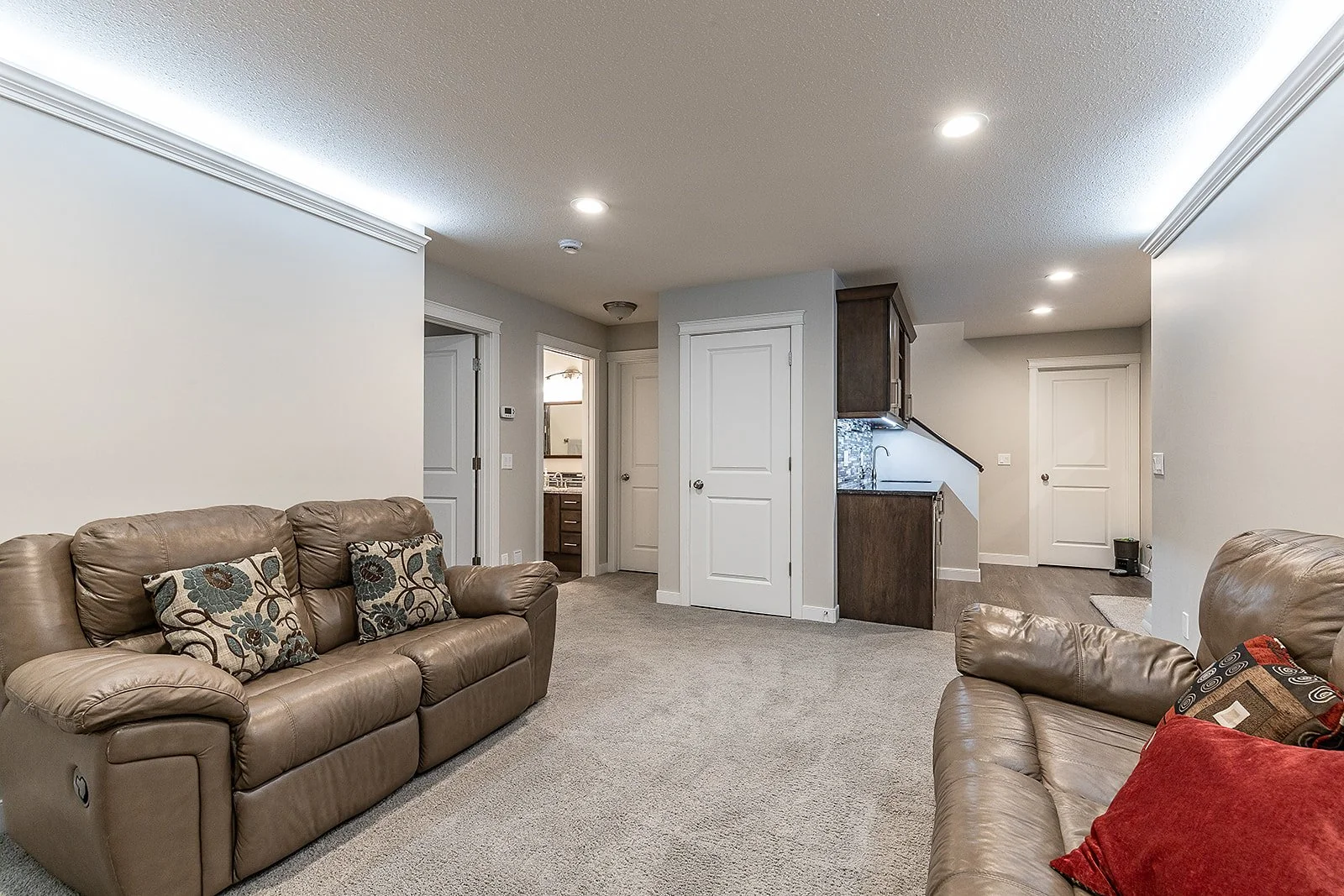 213 Somerside Rd SE-55.jpg