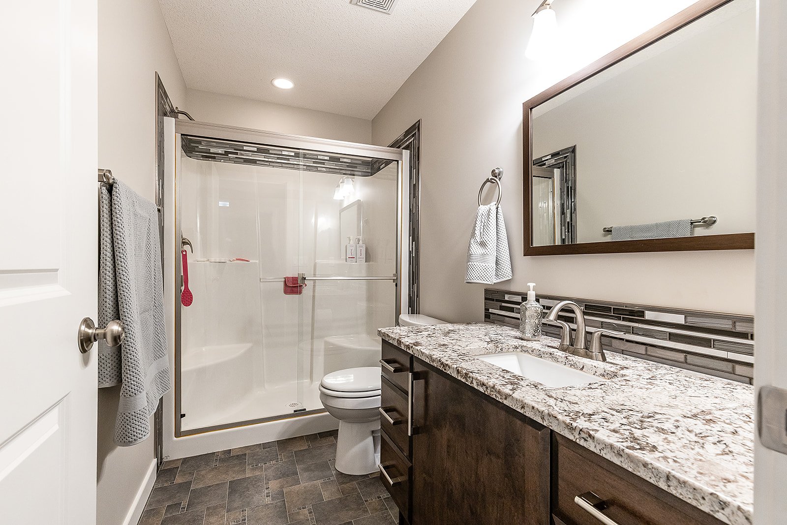 213 Somerside Rd SE-59.jpg