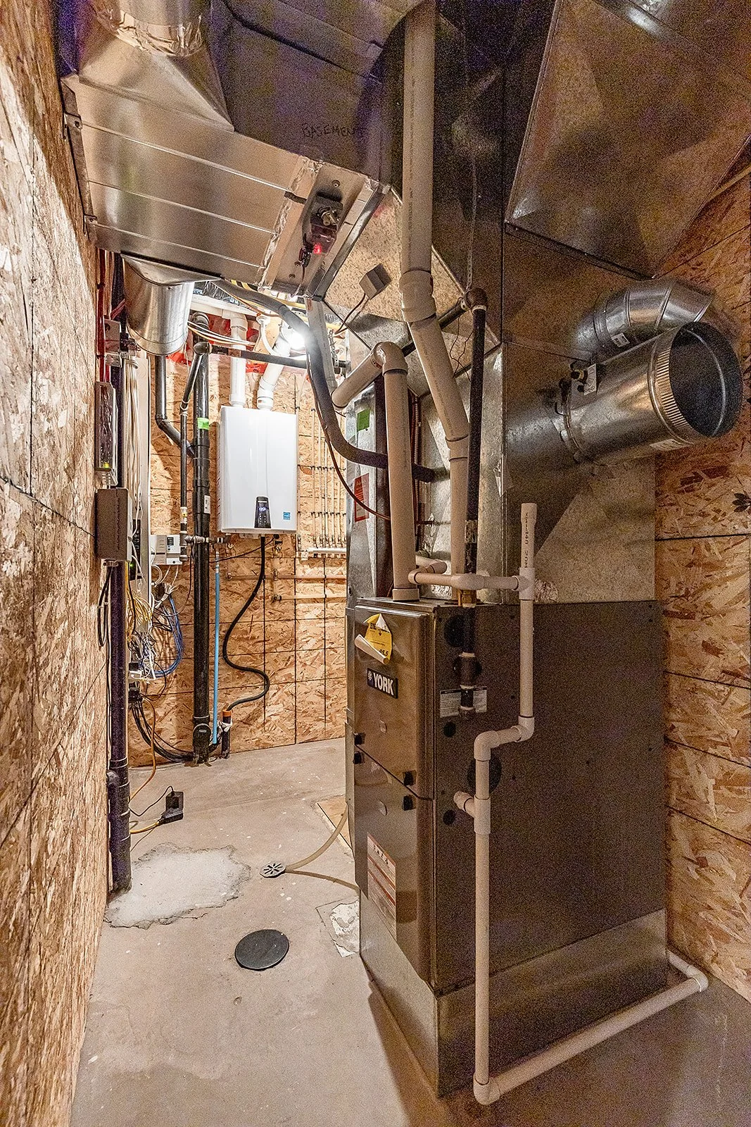 213 Somerside Rd SE-60.jpg