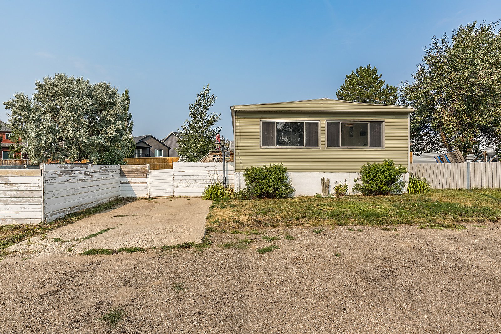 262 4000 13 Ave SE-2.jpg