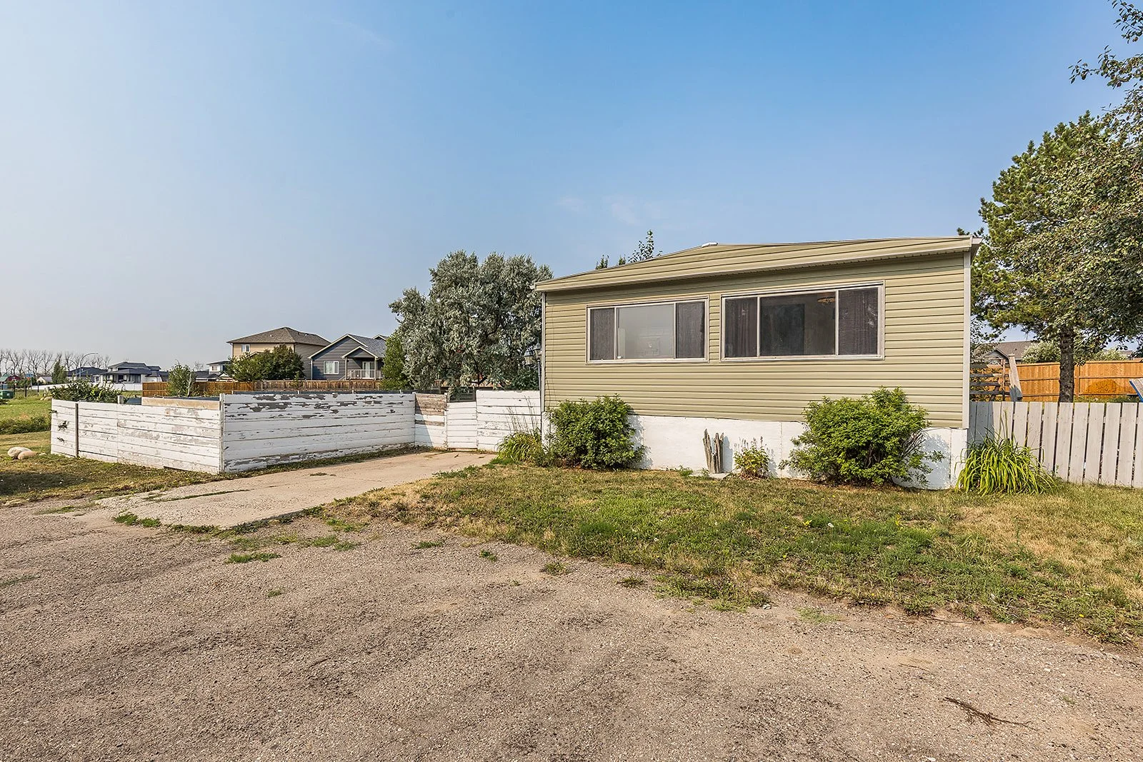 262 4000 13 Ave SE-3.jpg