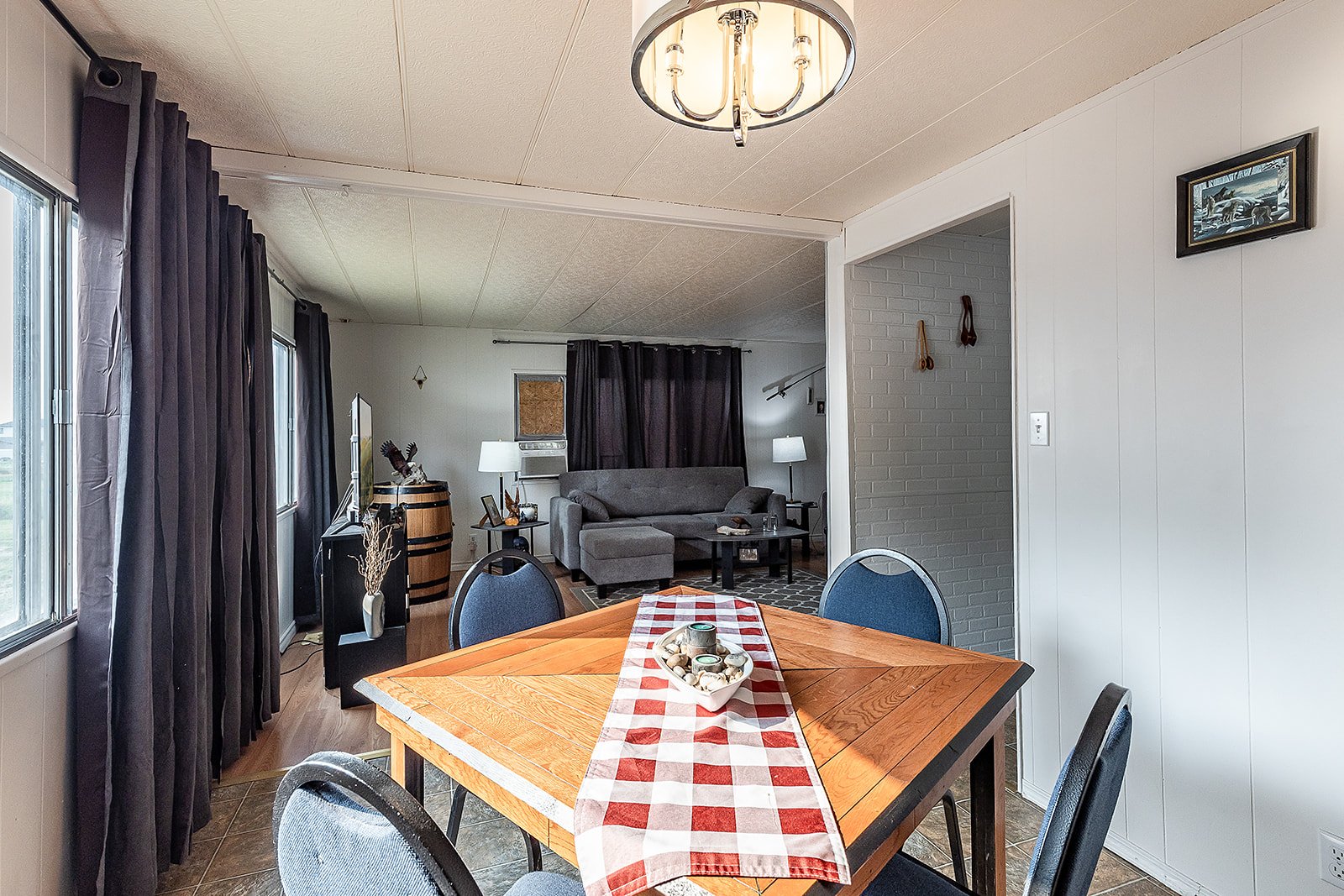 262 4000 13 Ave SE-17.jpg