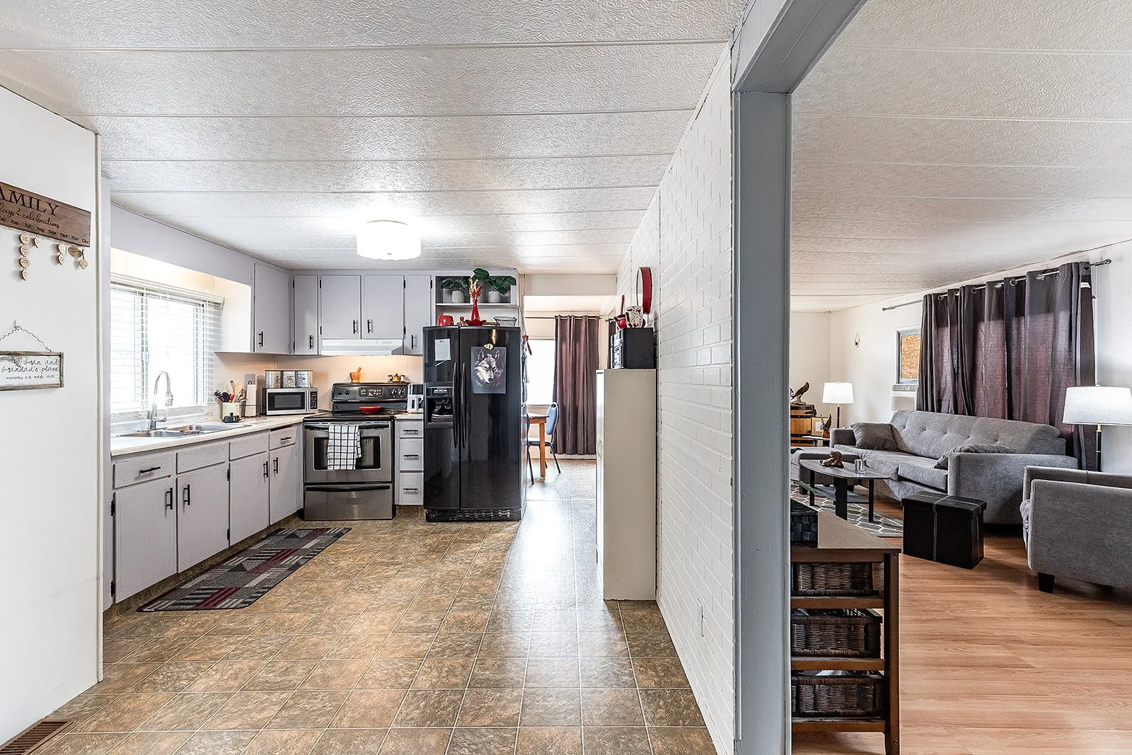262 4000 13 Ave SE-18.jpg