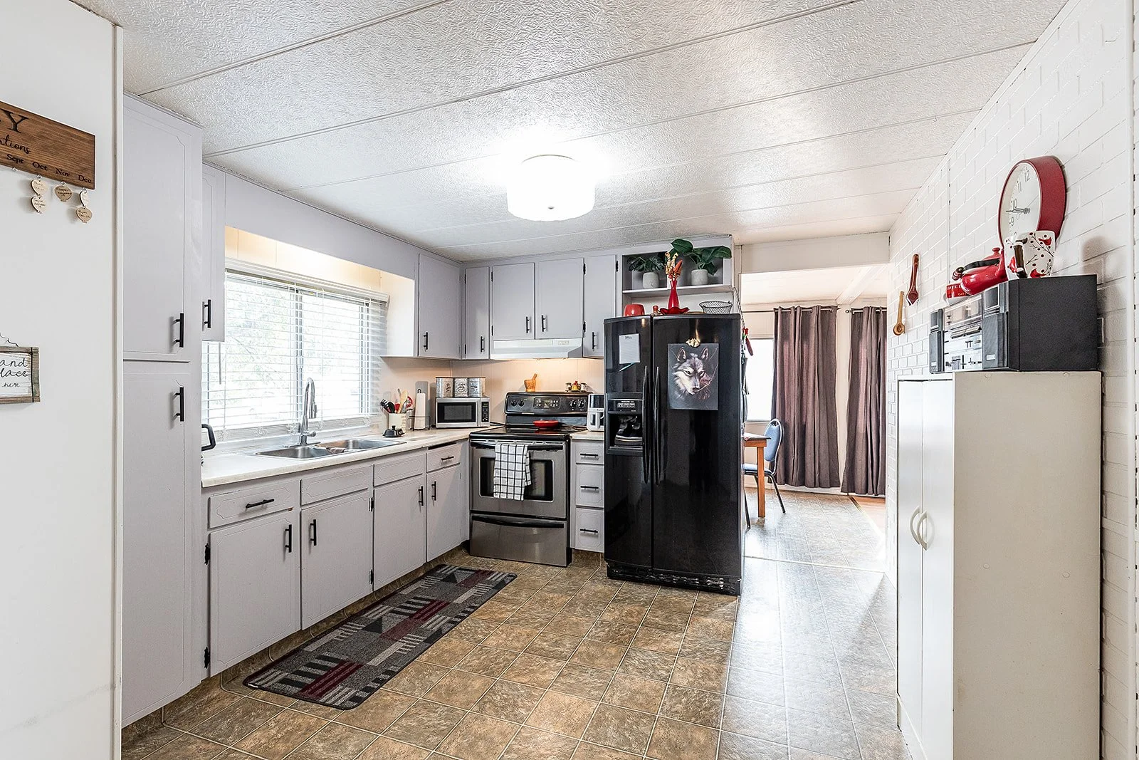 262 4000 13 Ave SE-20.jpg