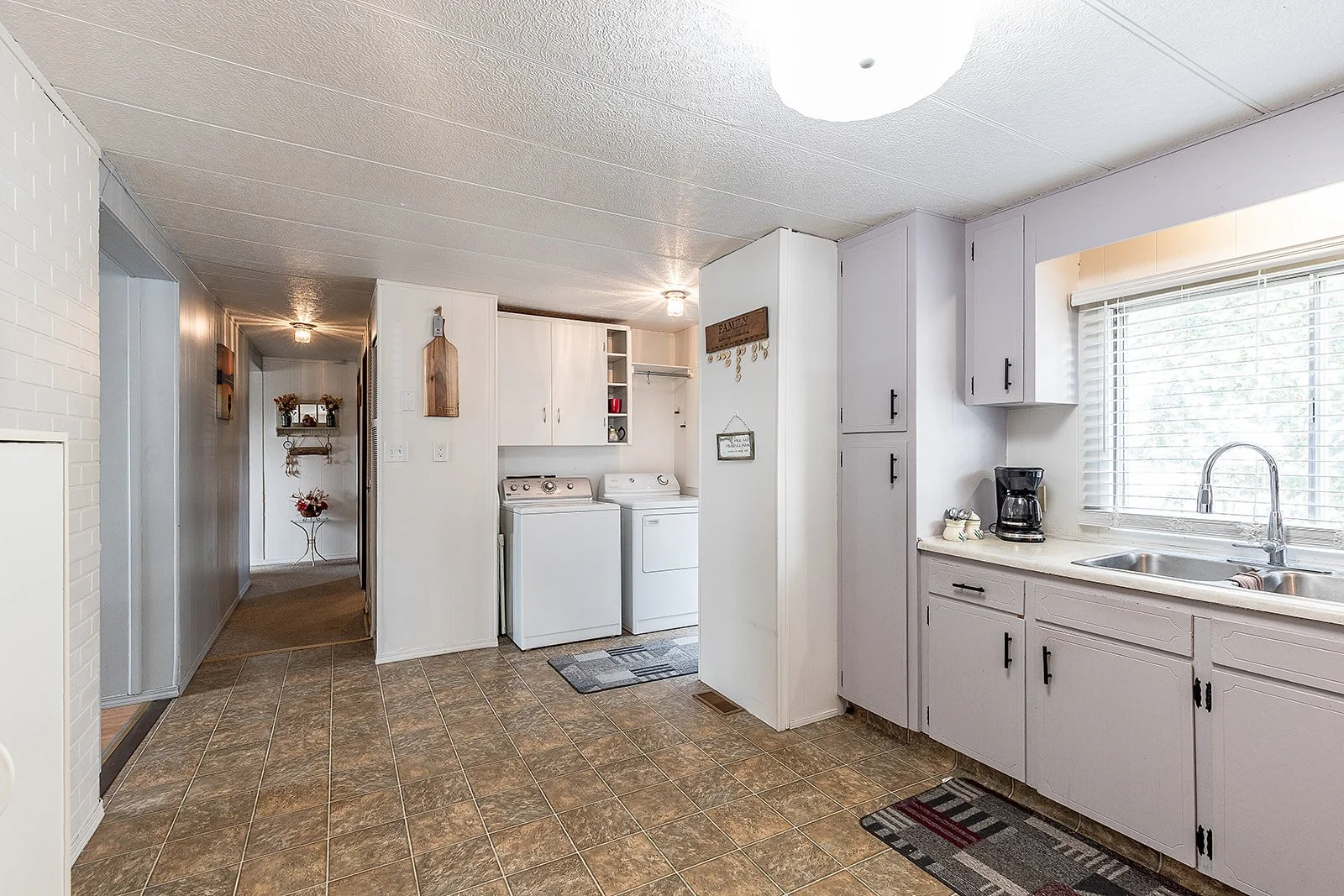 262 4000 13 Ave SE-21.jpg