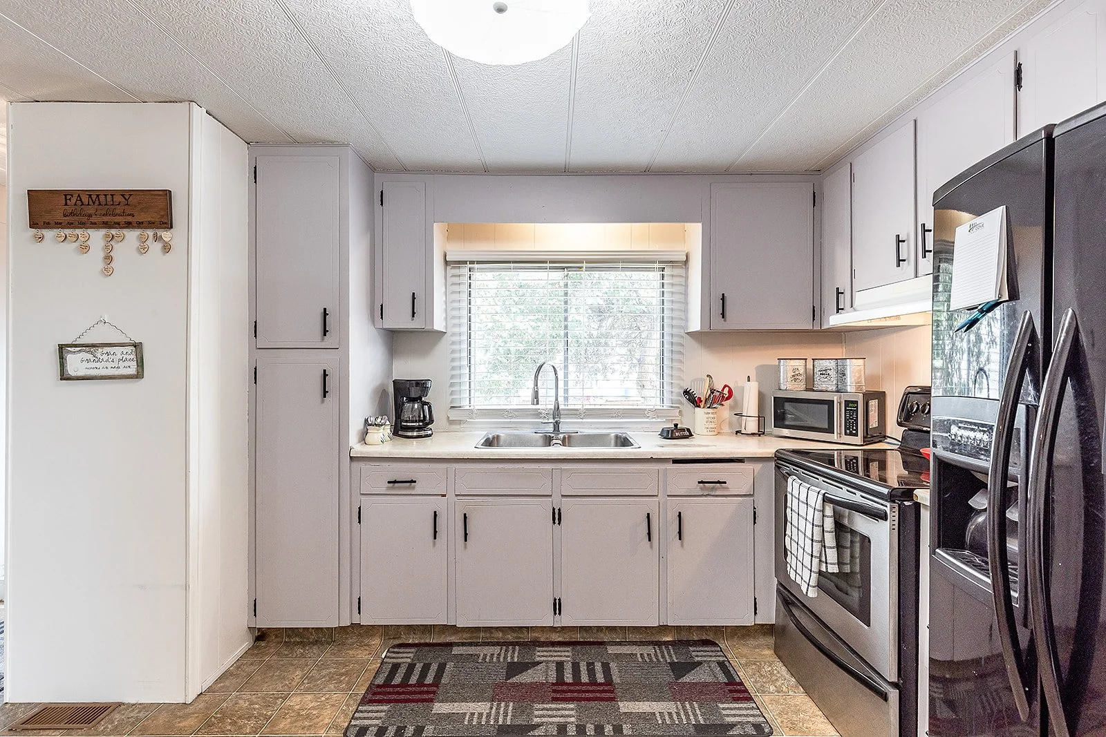 262 4000 13 Ave SE-22.jpg