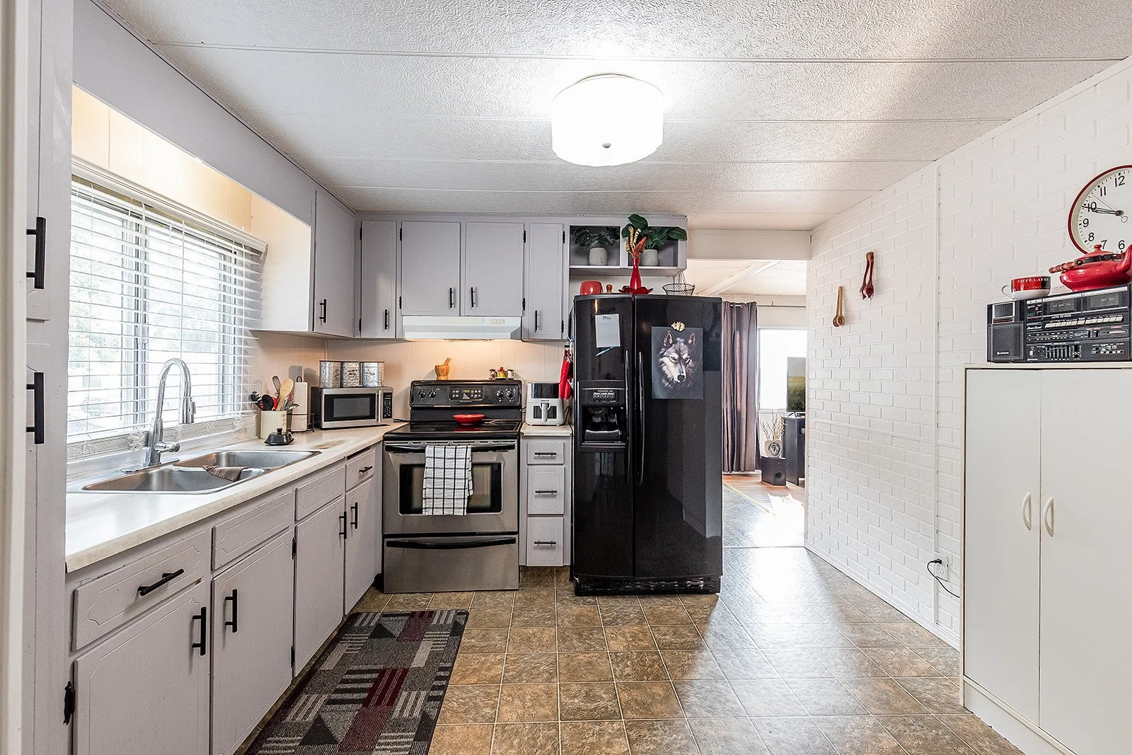 262 4000 13 Ave SE-23.jpg