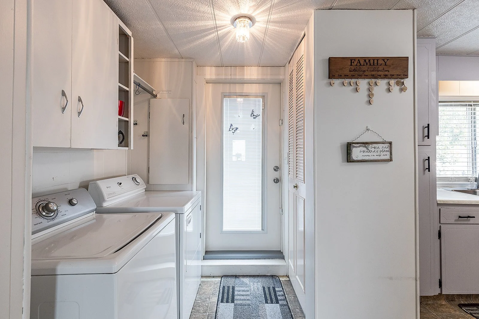 262 4000 13 Ave SE-26.jpg