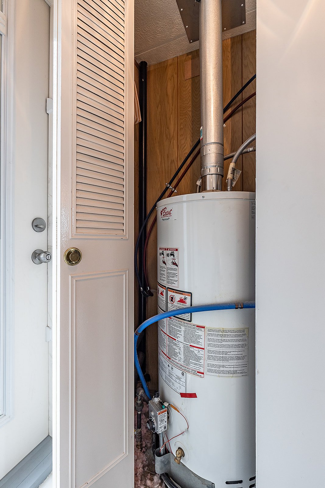 262 4000 13 Ave SE-27.jpg
