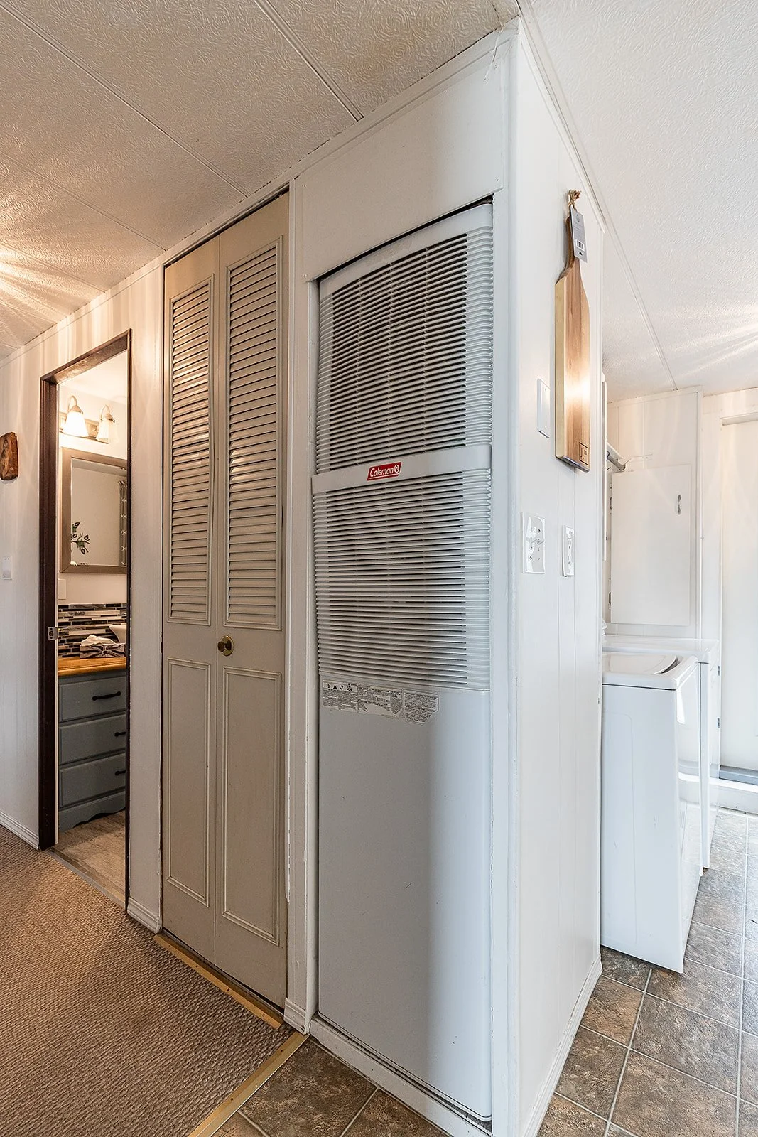 262 4000 13 Ave SE-28.jpg