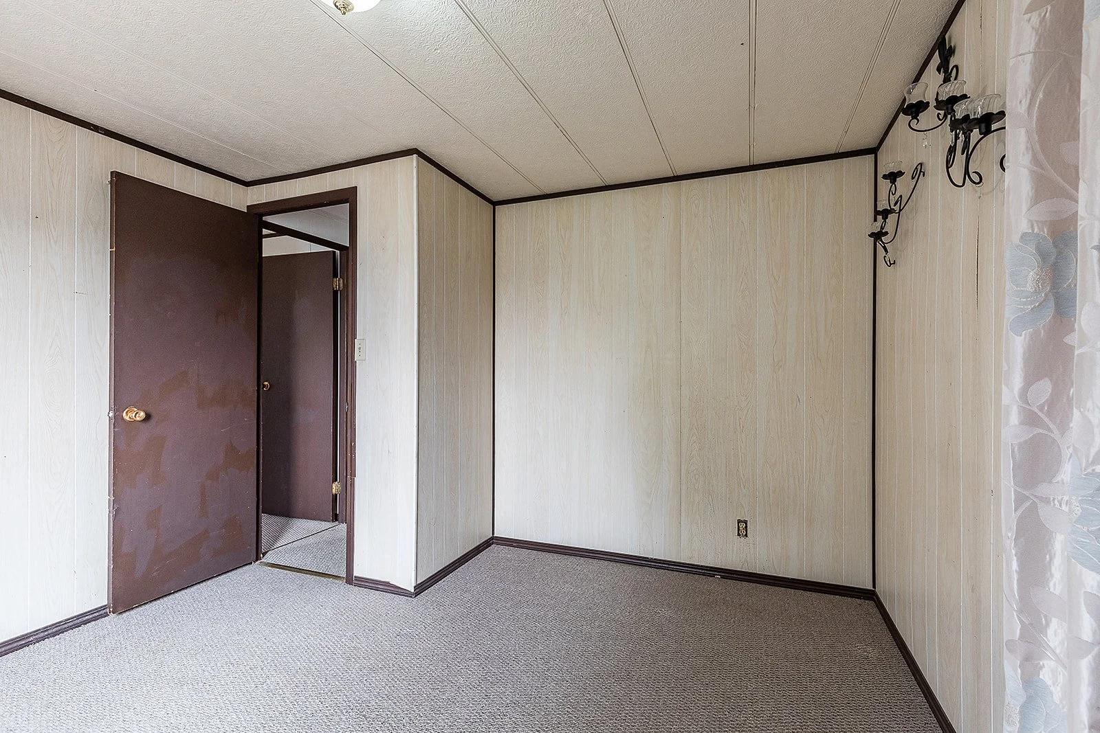 262 4000 13 Ave SE-33.jpg