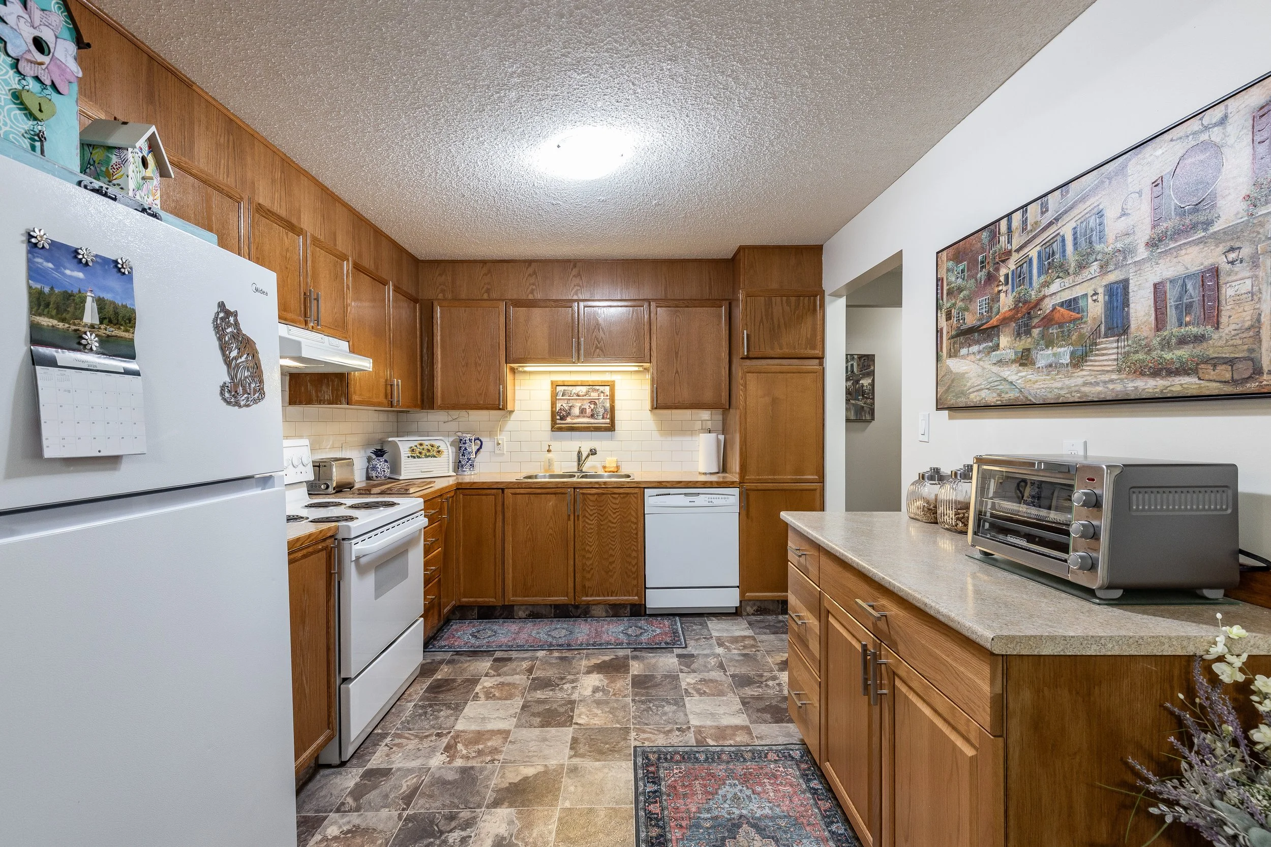 135 1480 Southview Dr SE-5.jpg