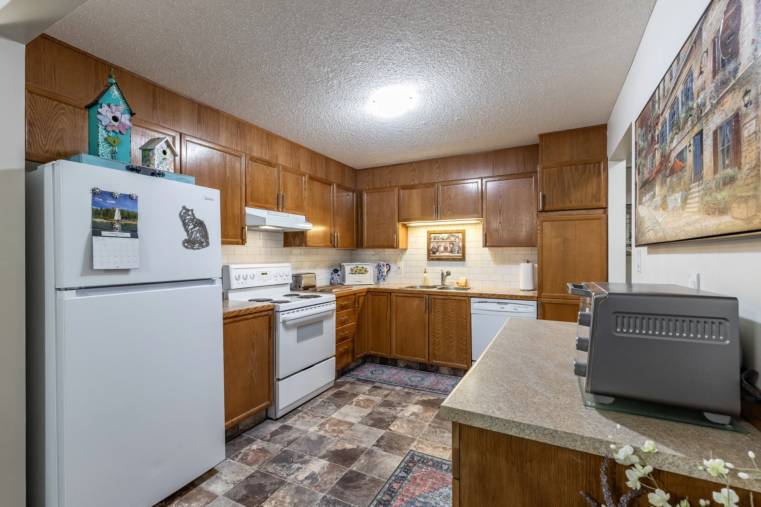 135 1480 Southview Dr SE-6.jpg