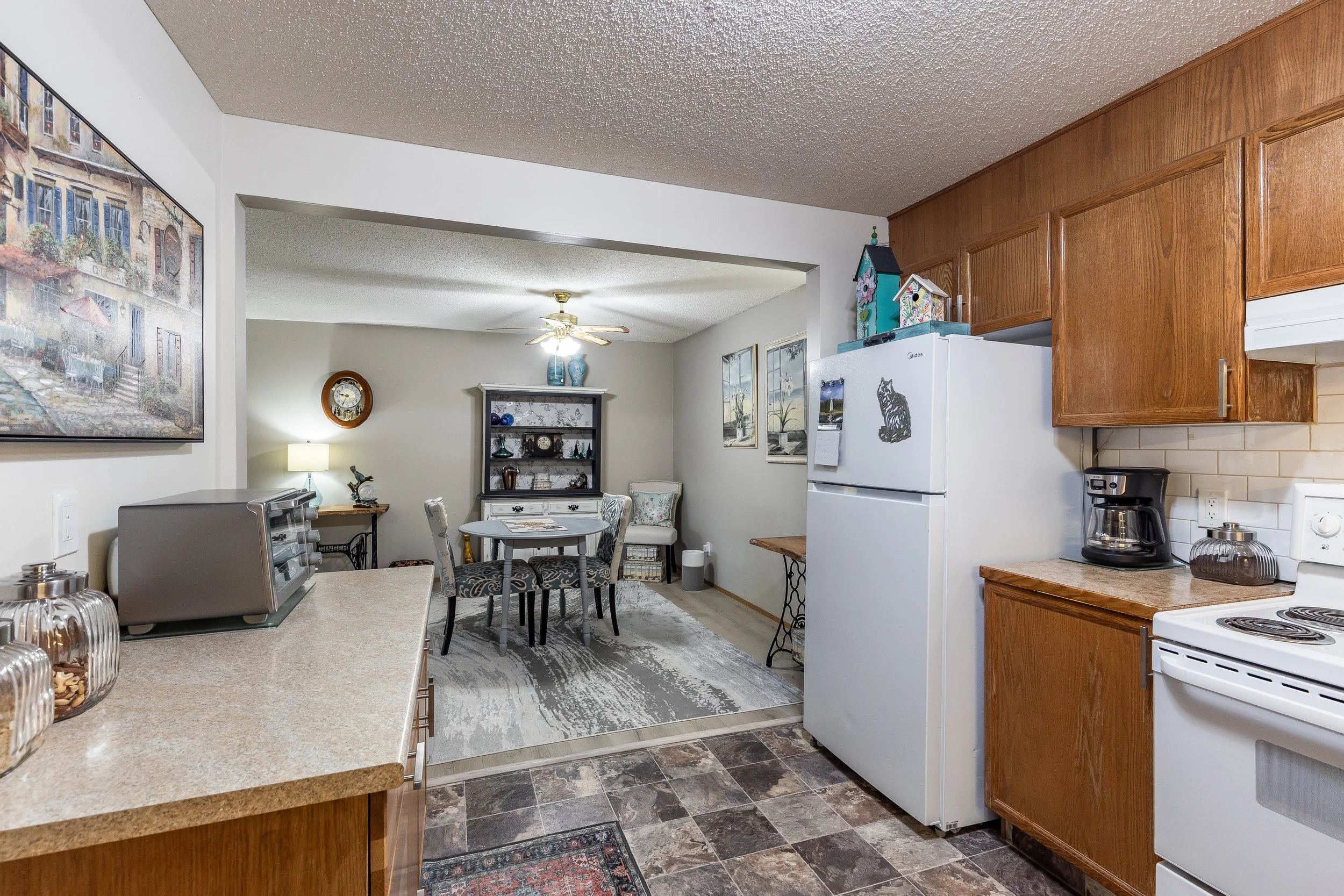 135 1480 Southview Dr SE-7.jpg