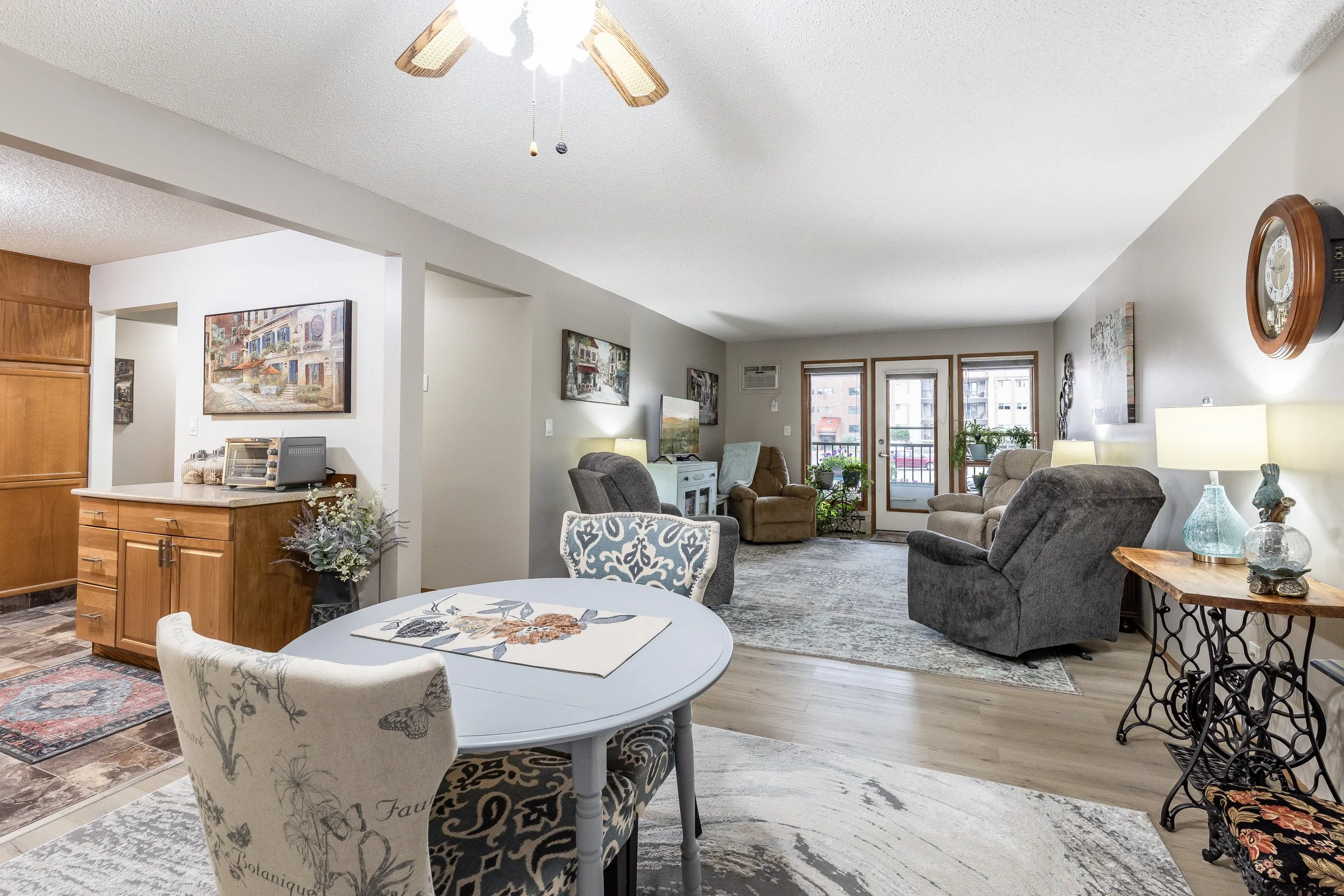 135 1480 Southview Dr SE-9.jpg