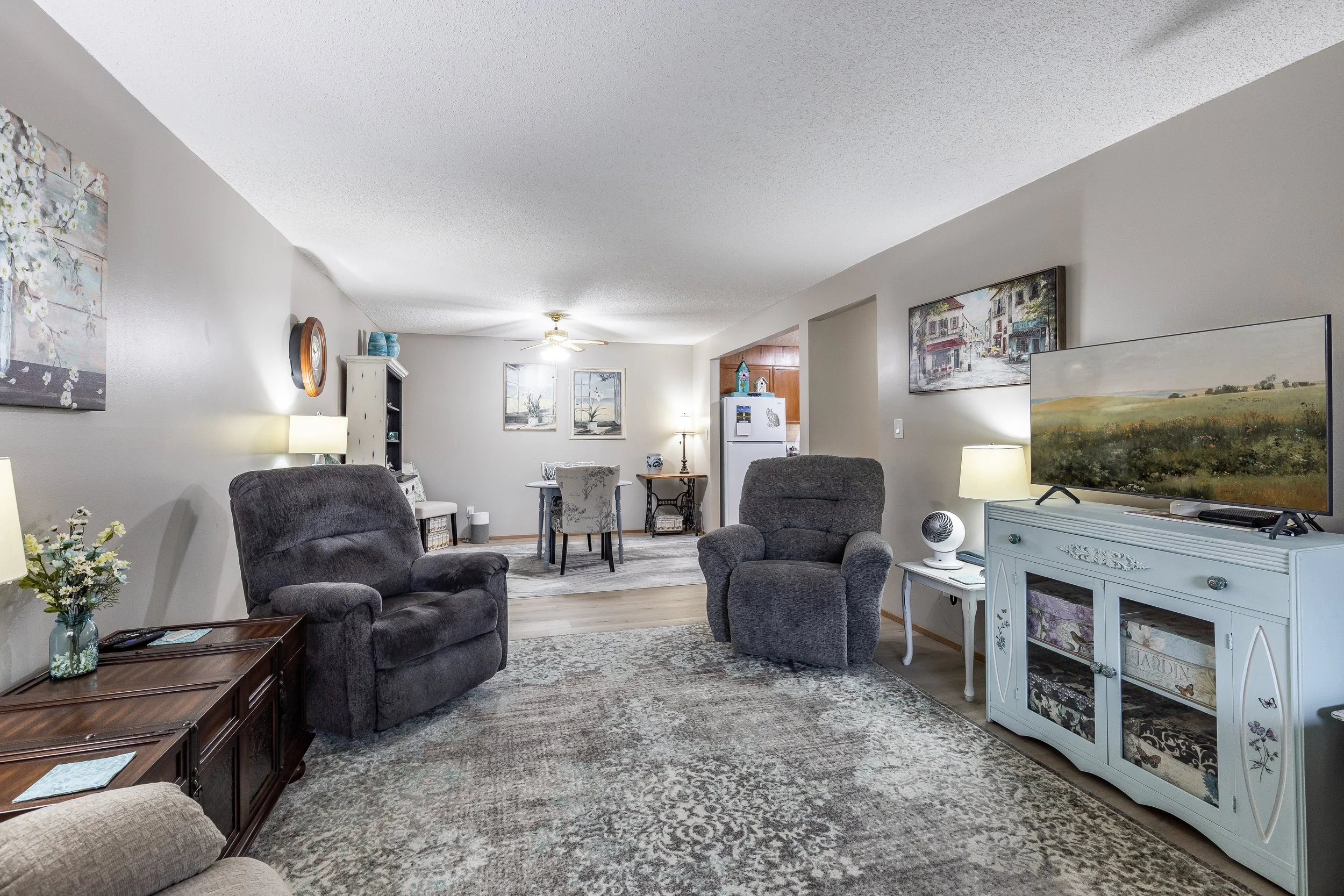 135 1480 Southview Dr SE-13.jpg