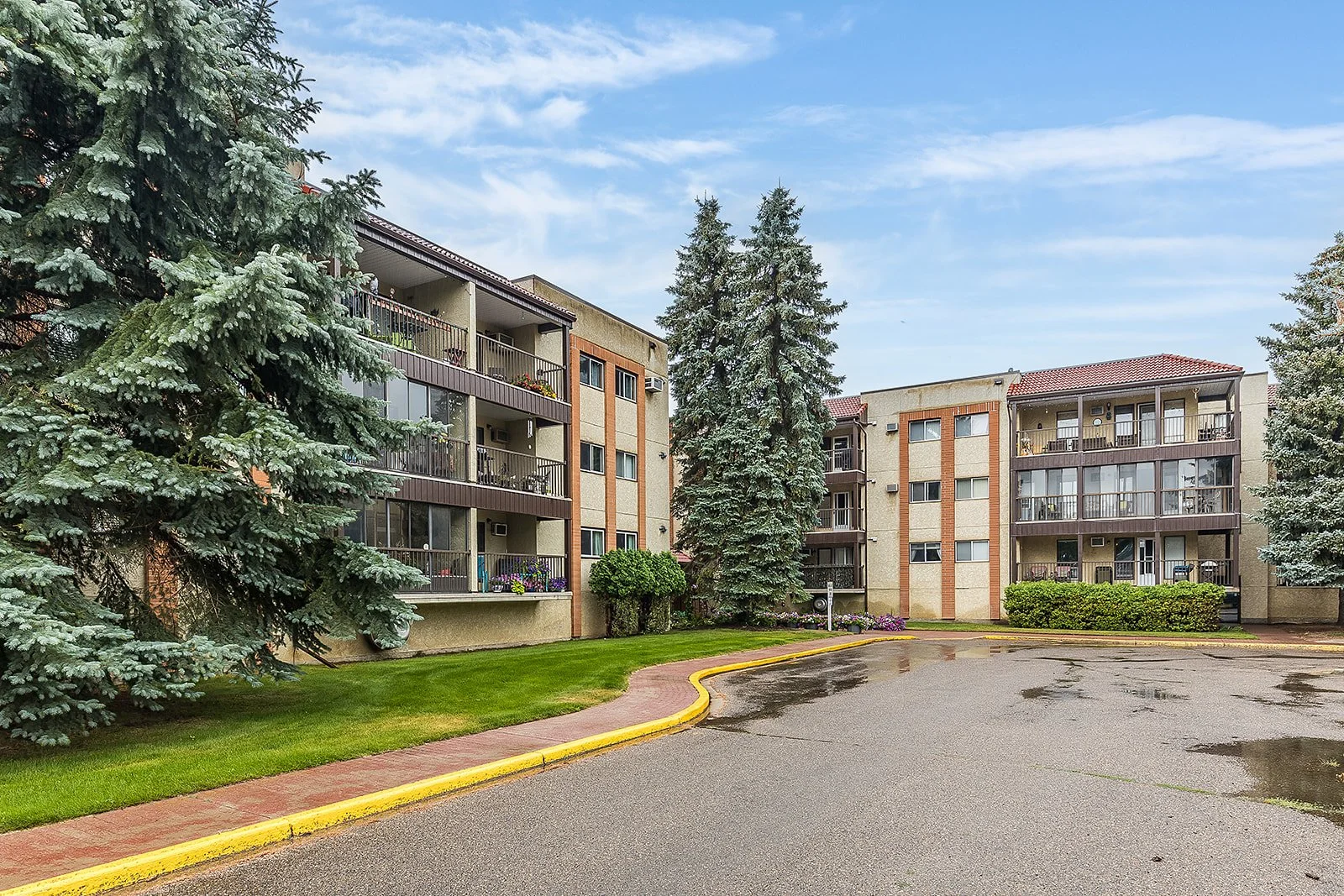 135 1480 Southview Dr SE-35.jpg