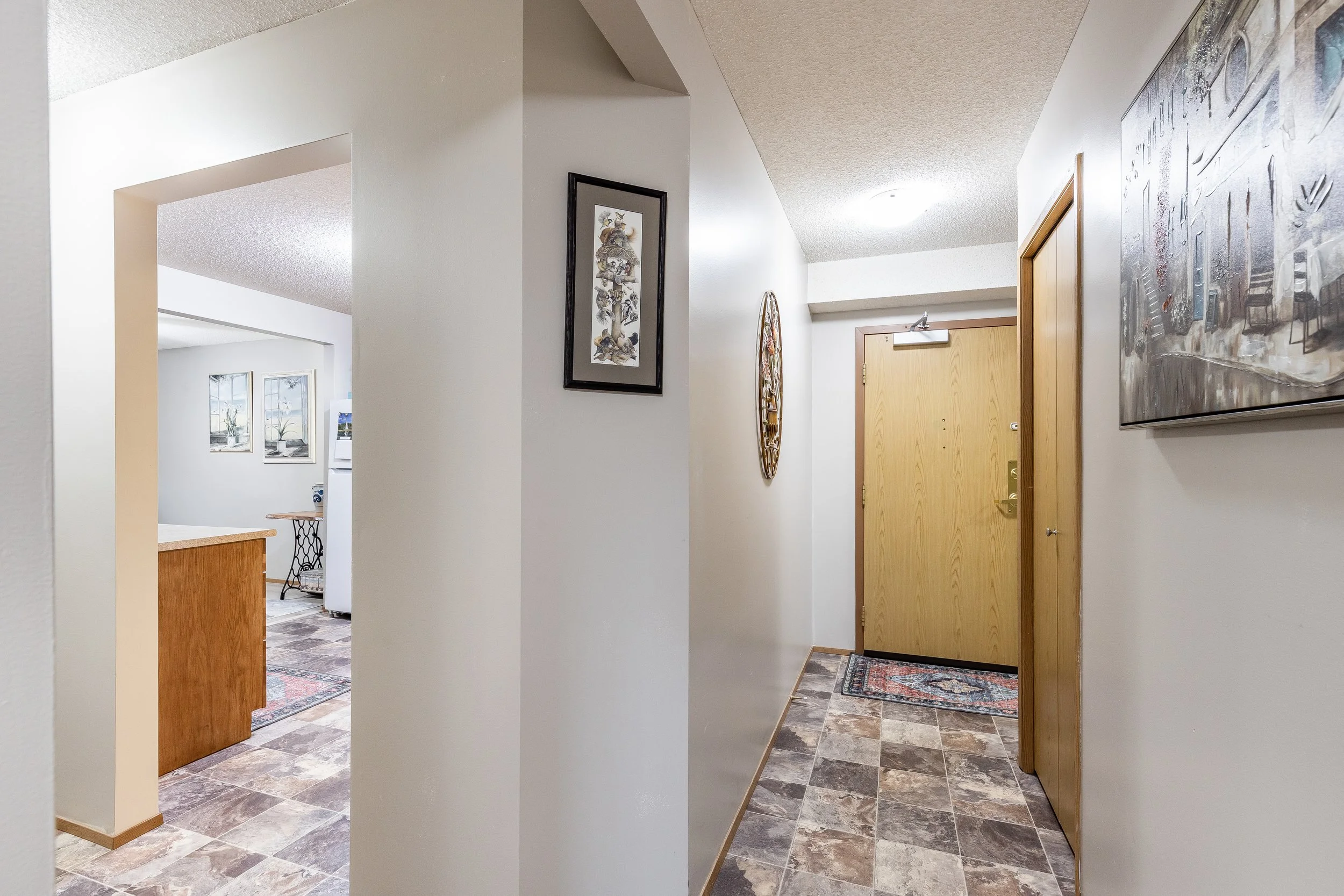 135 1480 Southview Dr SE-15.jpg