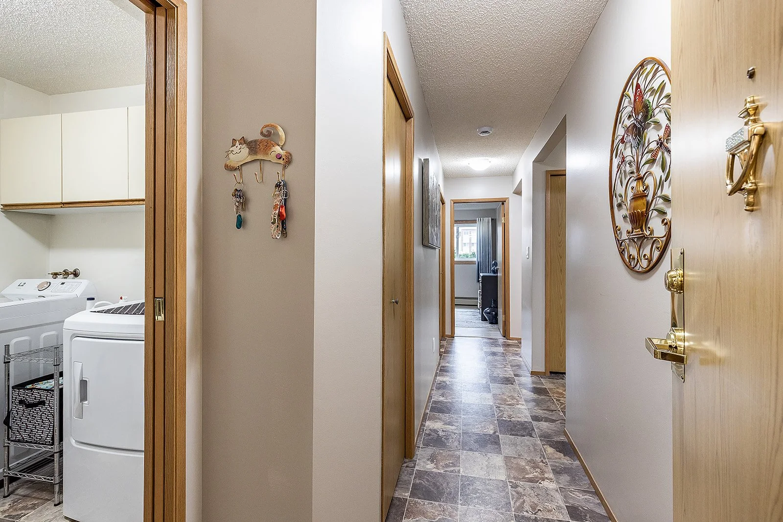 135 1480 Southview Dr SE-2.jpg
